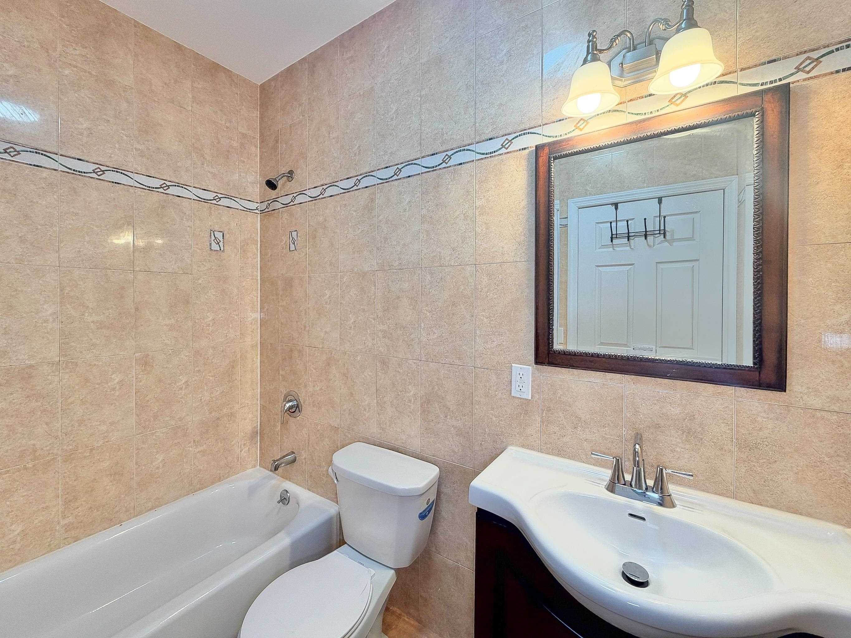 247 WINFIELD AVE Unit: 2