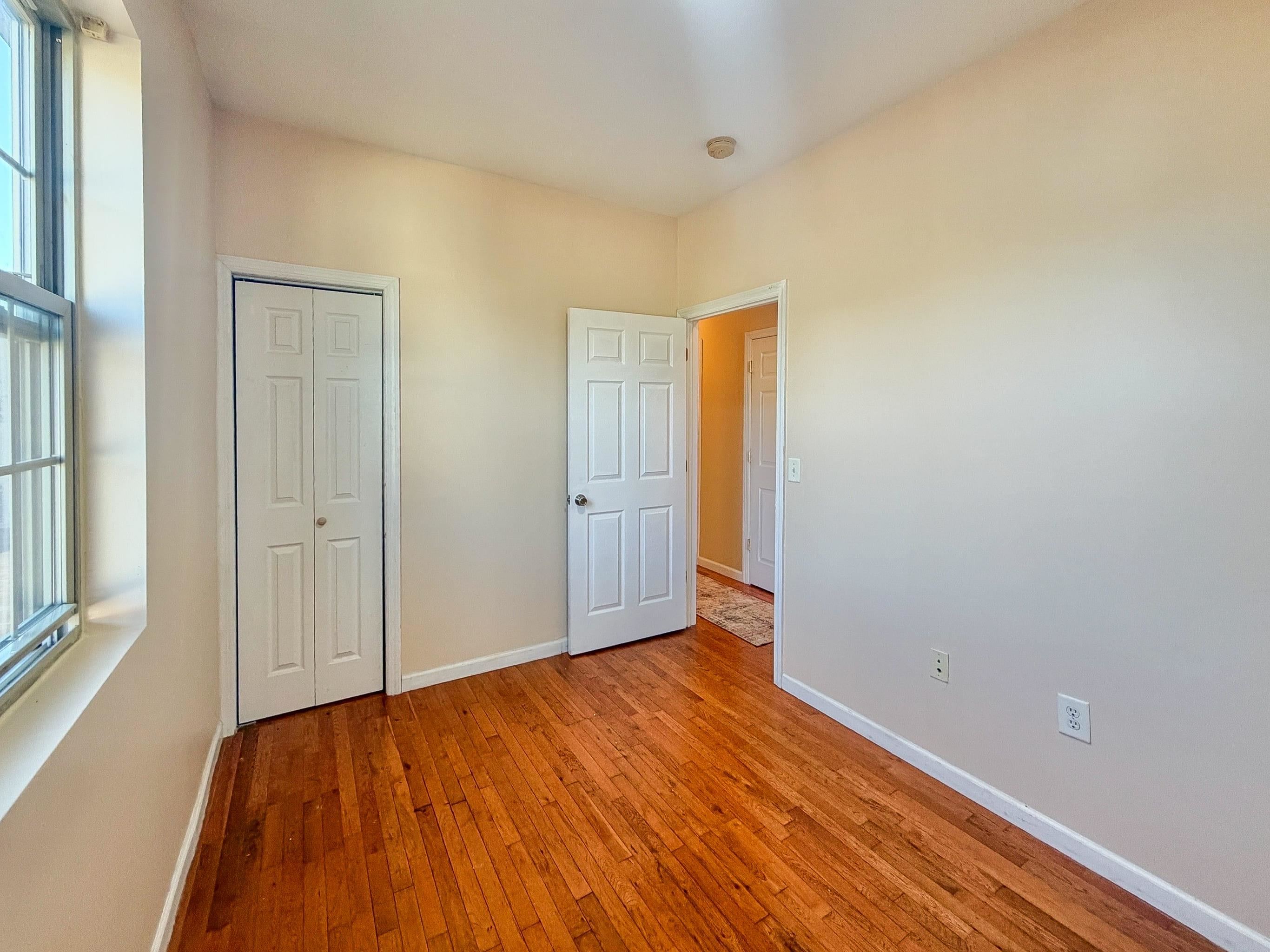 247 WINFIELD AVE Unit: 2