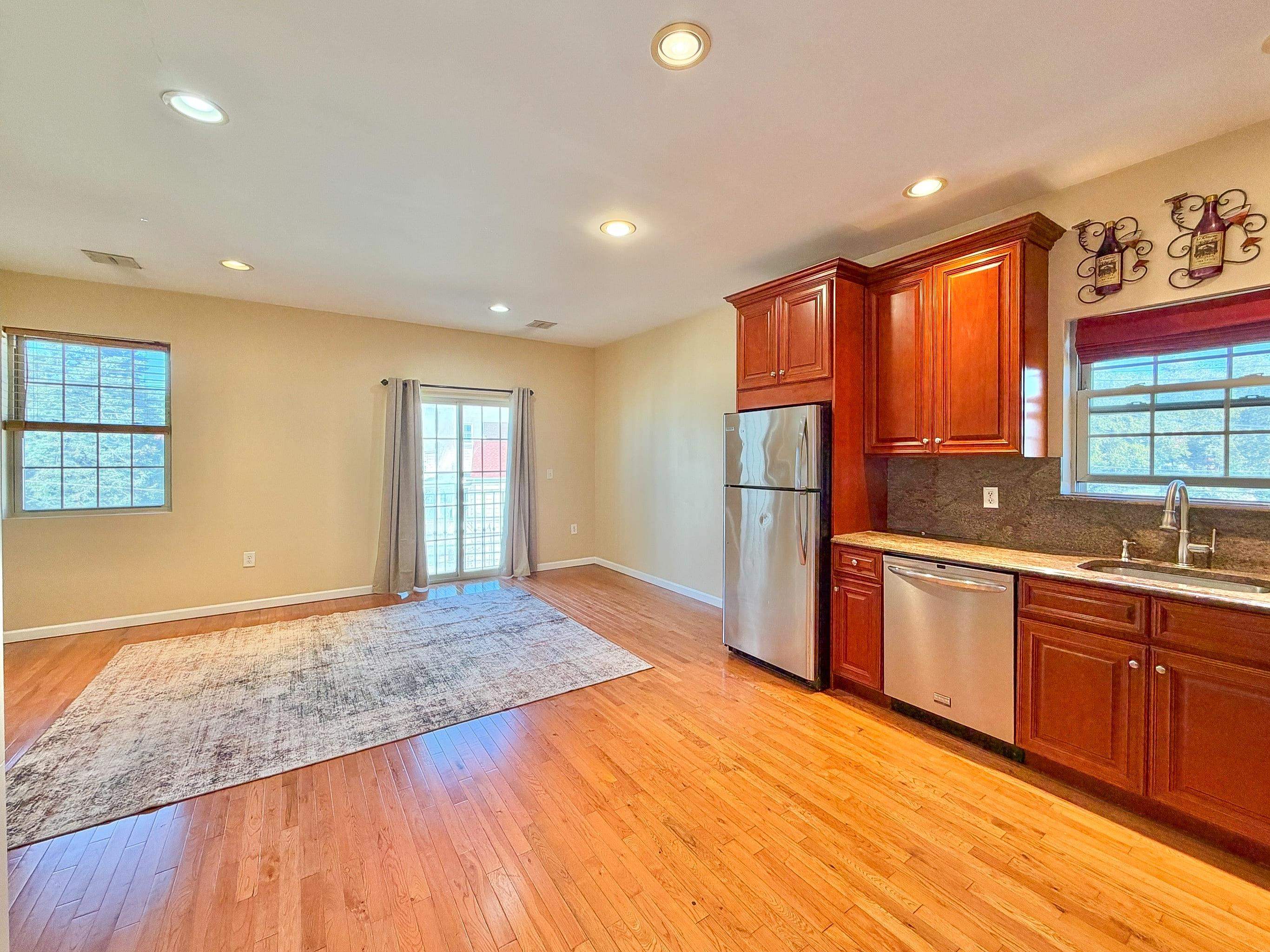 247 WINFIELD AVE Unit: 2