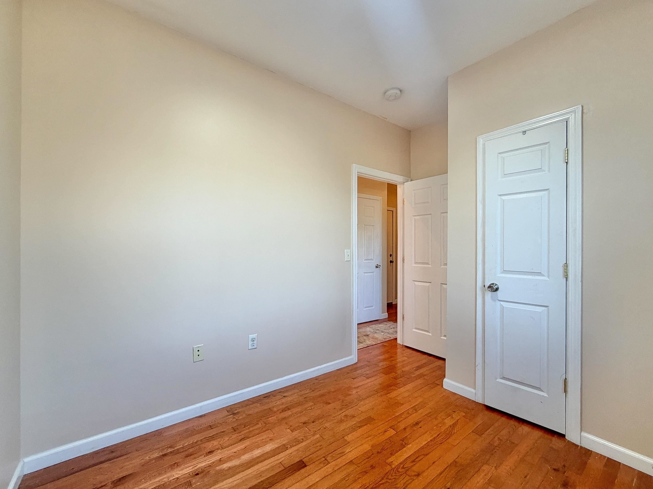 247 WINFIELD AVE Unit: 2