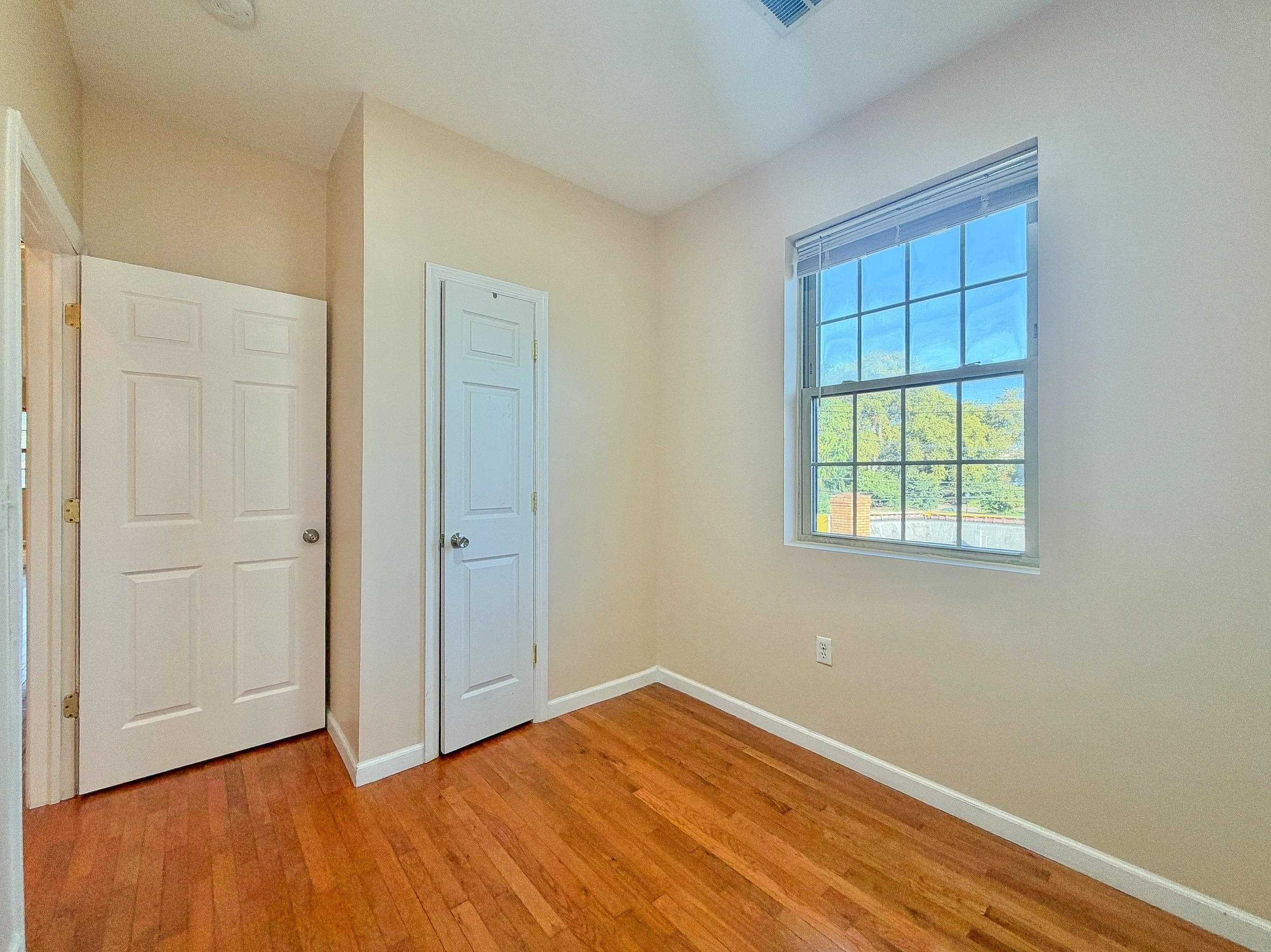 247 WINFIELD AVE Unit: 2