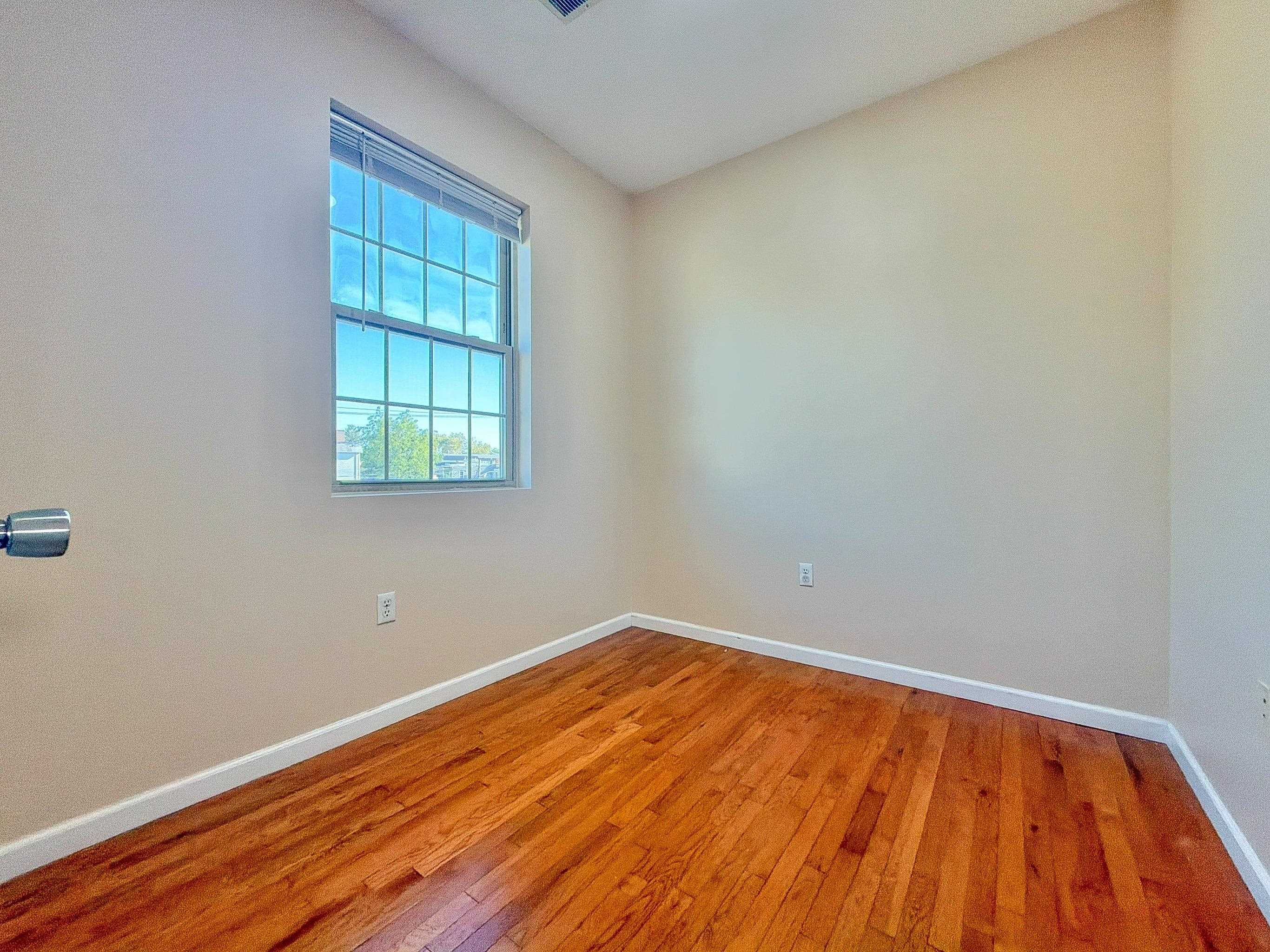 247 WINFIELD AVE Unit: 2