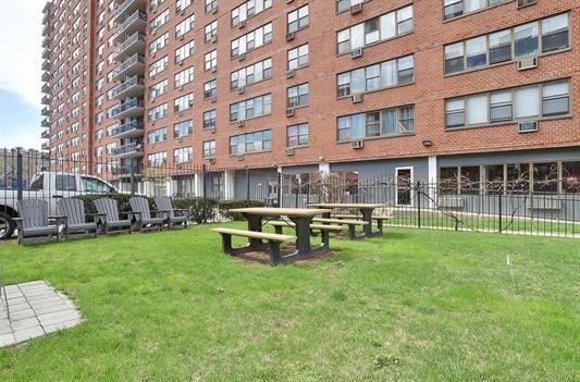 500 CENTRAL AVE Unit: 211