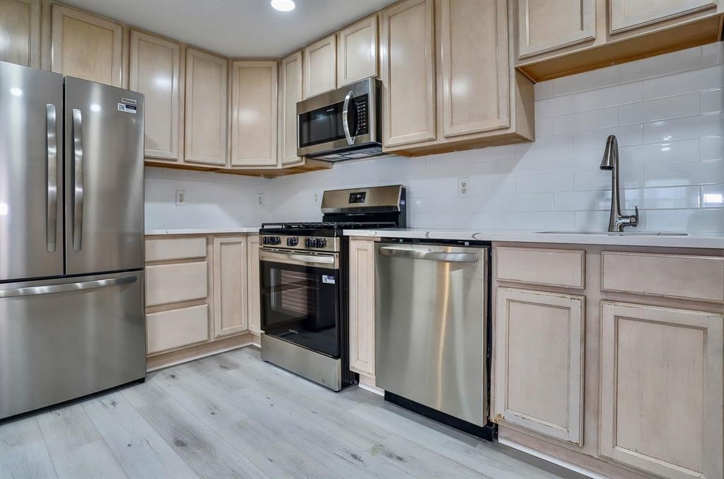217 CLINTON ST Unit: 6