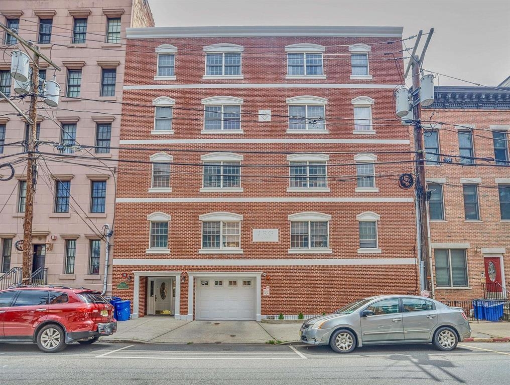 217 CLINTON ST Unit: 6