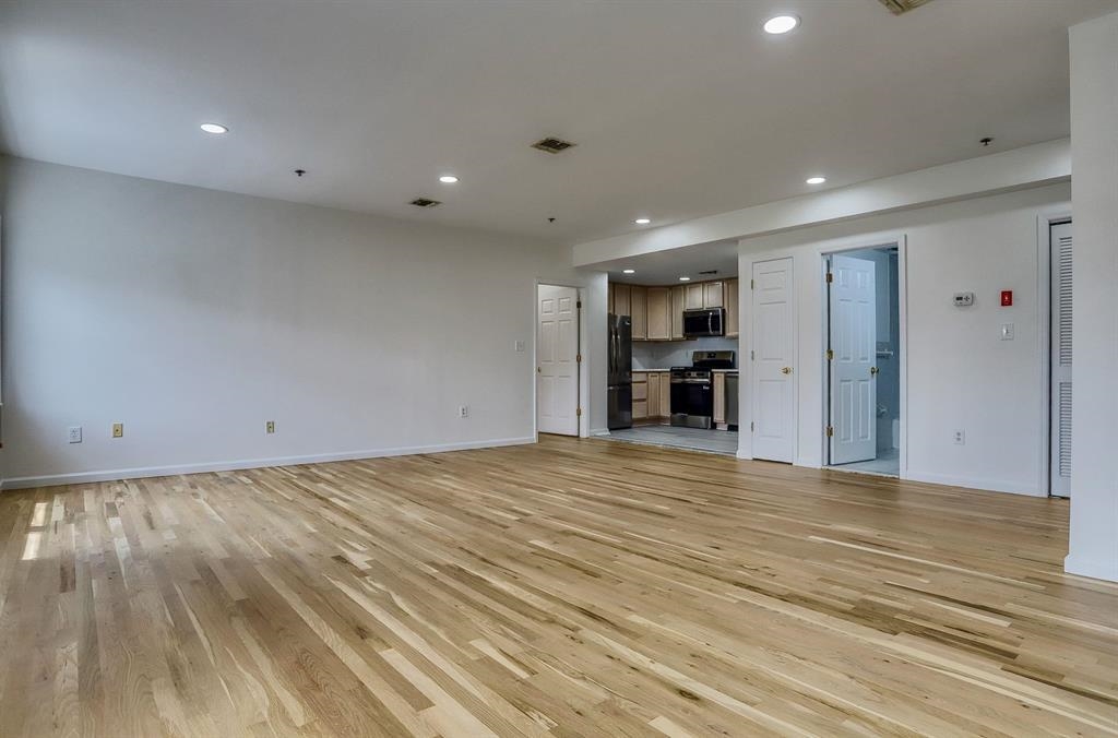 217 CLINTON ST Unit: 6
