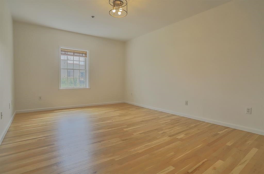 217 CLINTON ST Unit: 6