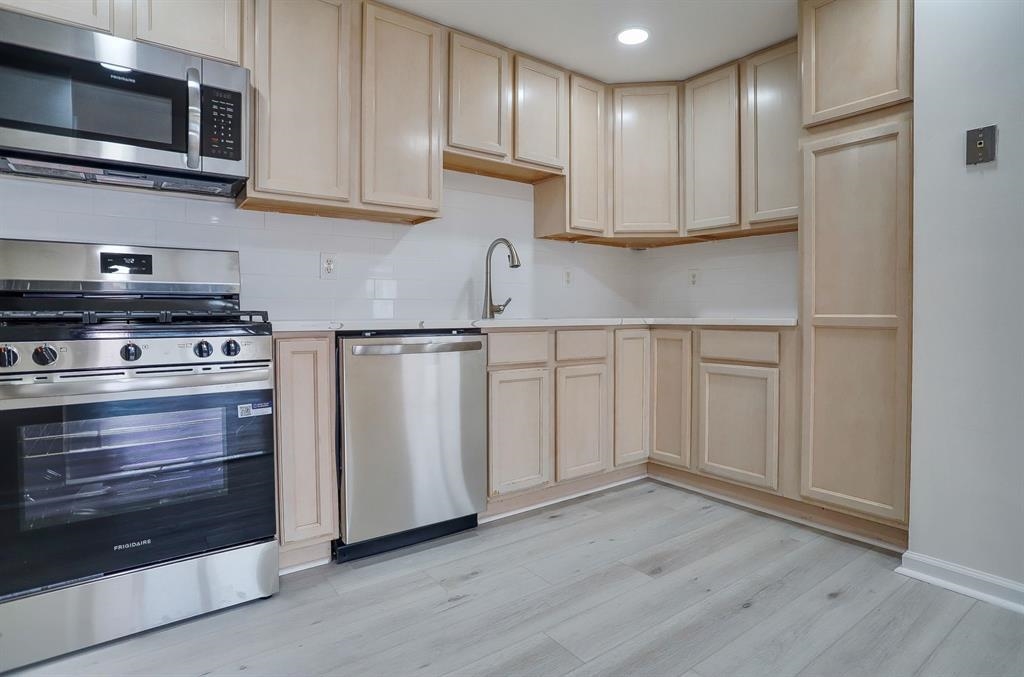 217 CLINTON ST Unit: 6