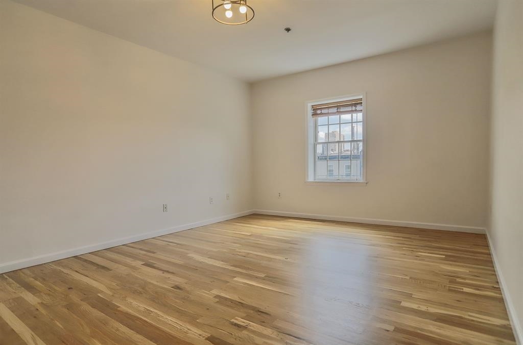 217 CLINTON ST Unit: 6