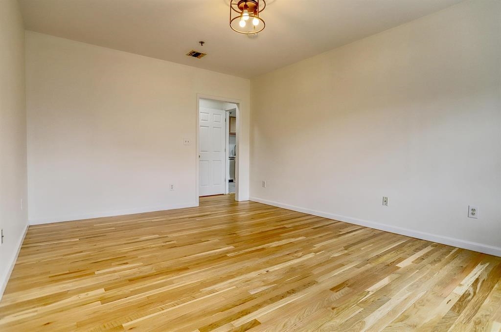 217 CLINTON ST Unit: 6