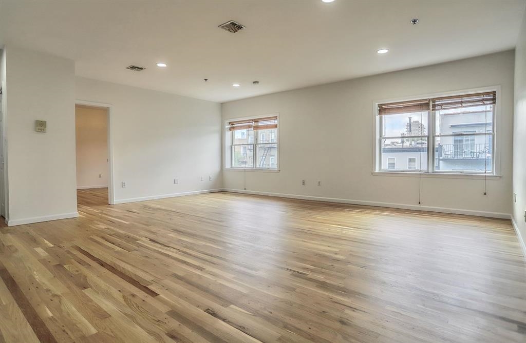 217 CLINTON ST Unit: 6