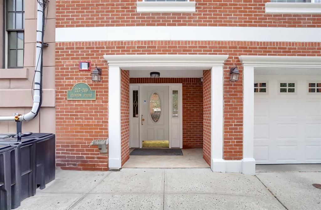 217 CLINTON ST Unit: 6