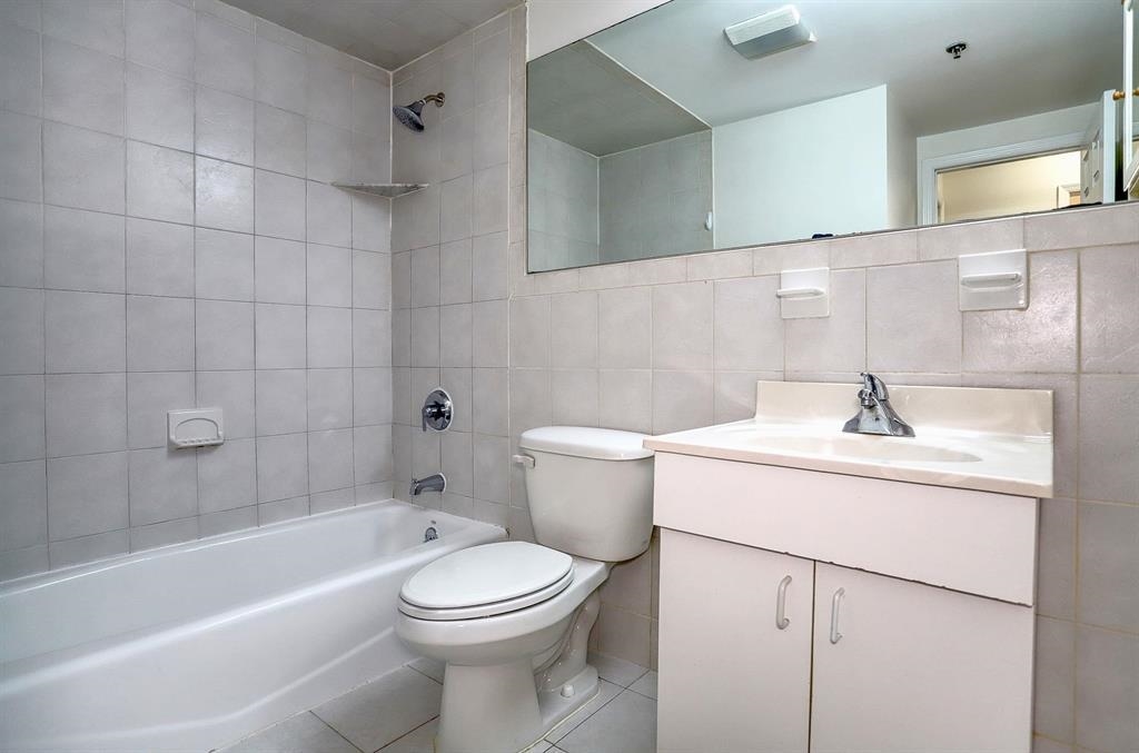 217 CLINTON ST Unit: 6
