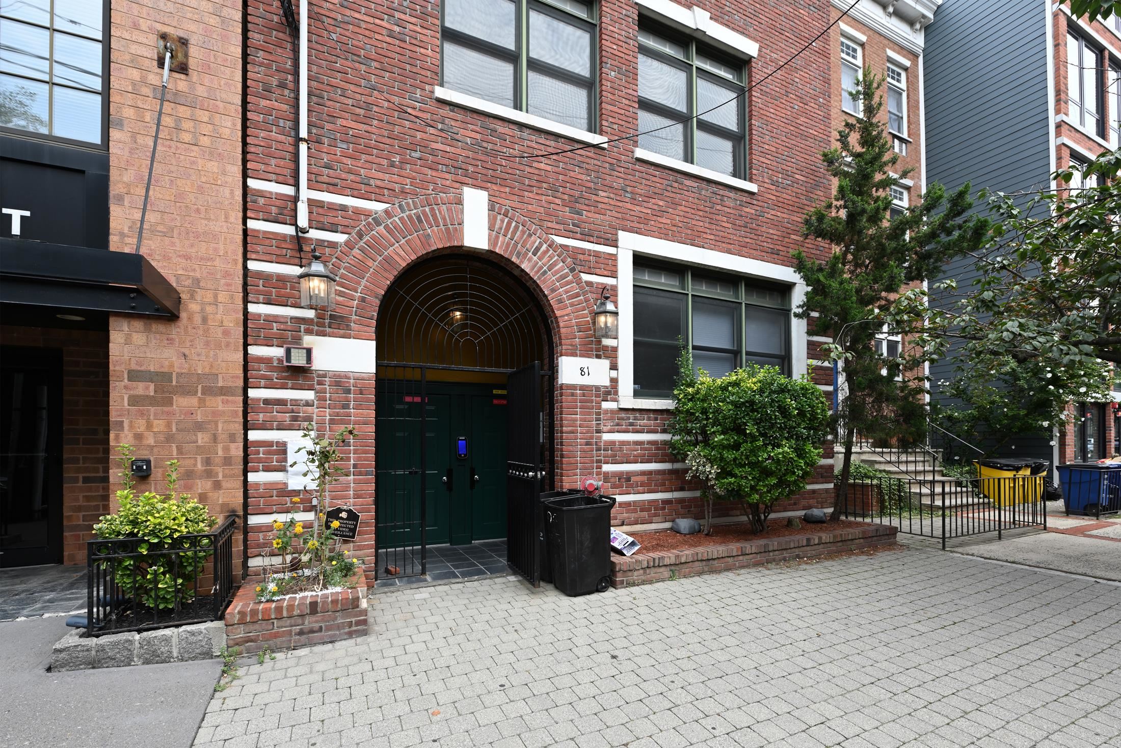 81 MONROE ST Unit: 2