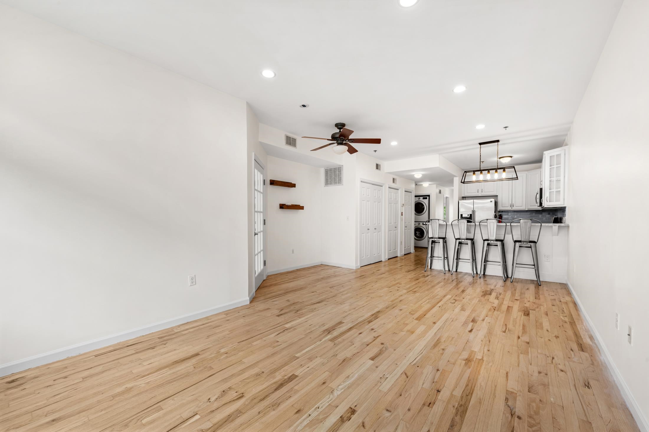 81 MONROE ST Unit: 2