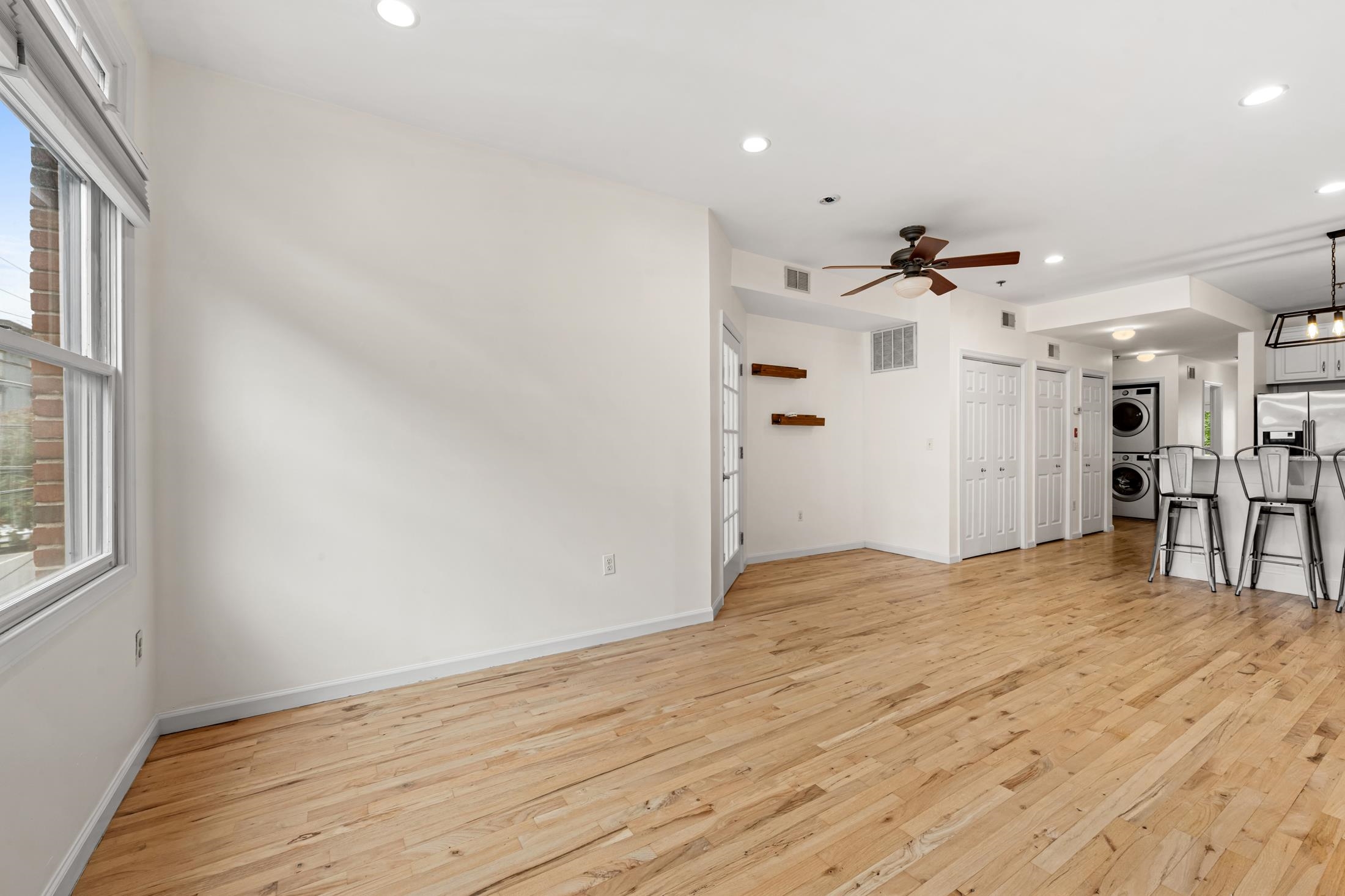 81 MONROE ST Unit: 2