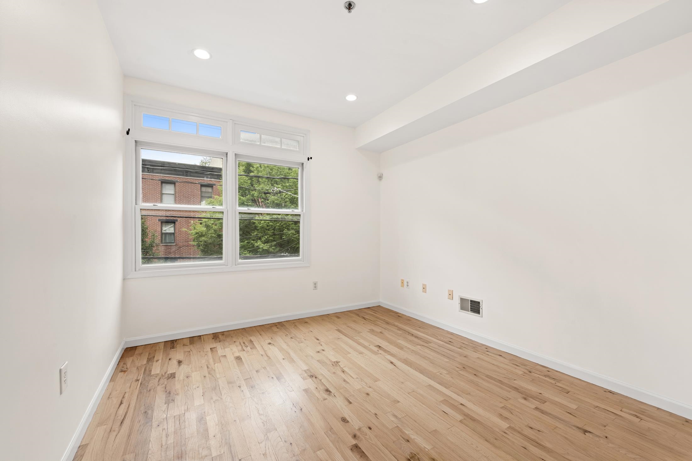 81 MONROE ST Unit: 2