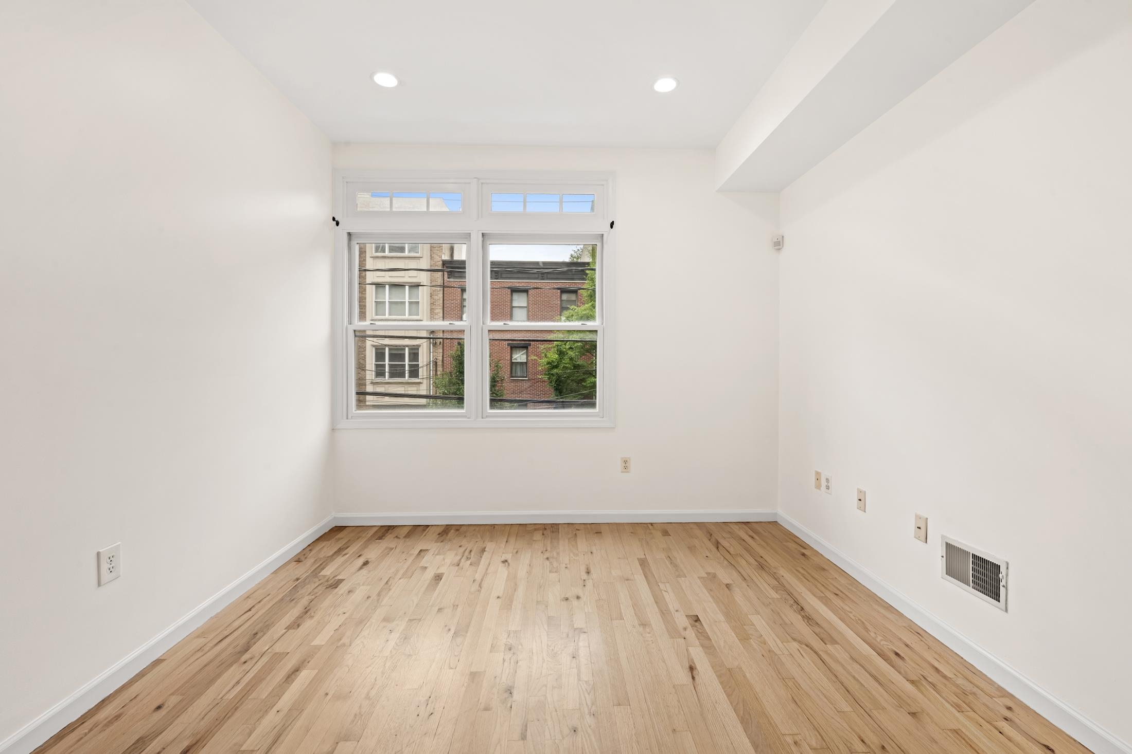 81 MONROE ST Unit: 2