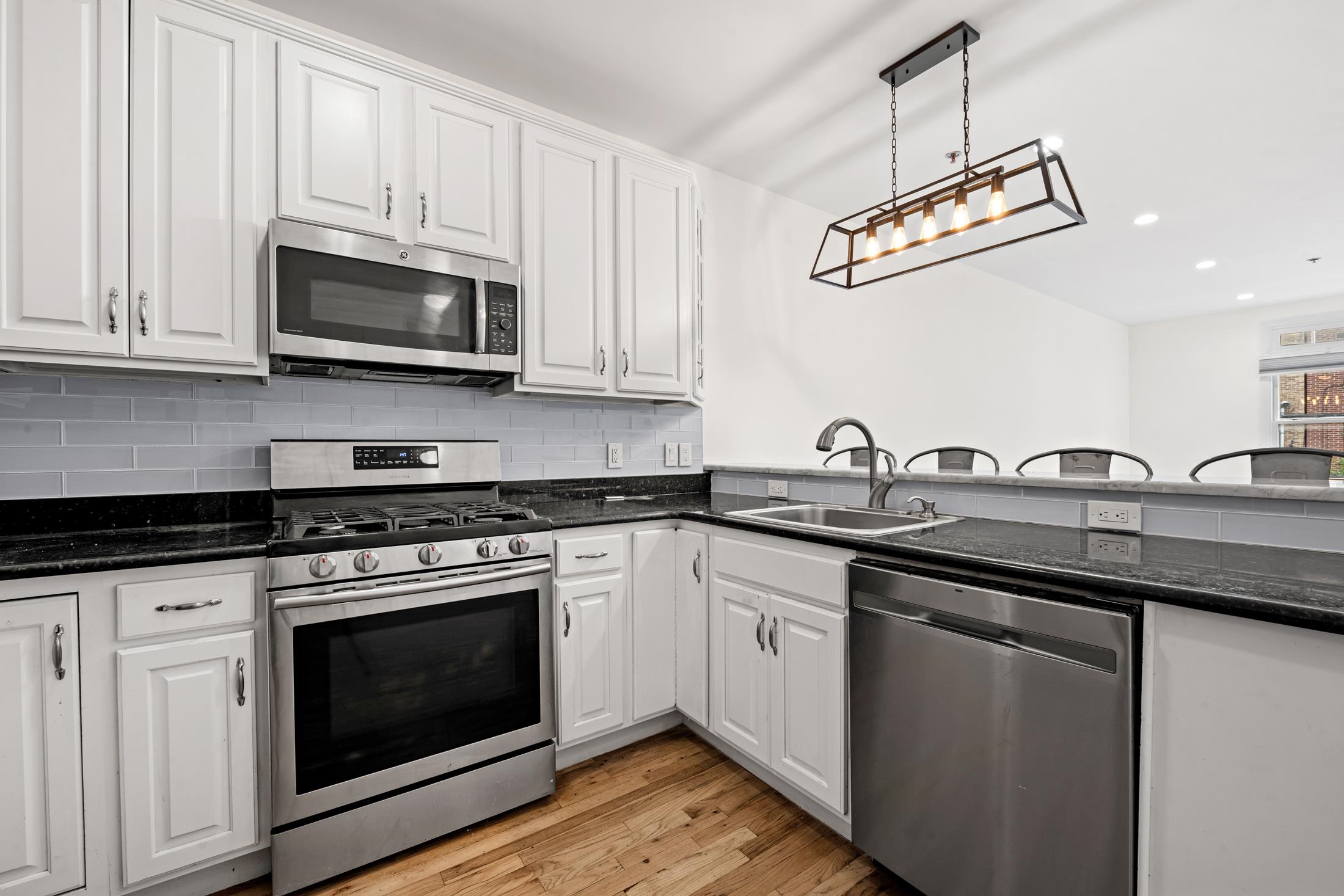 81 MONROE ST Unit: 2