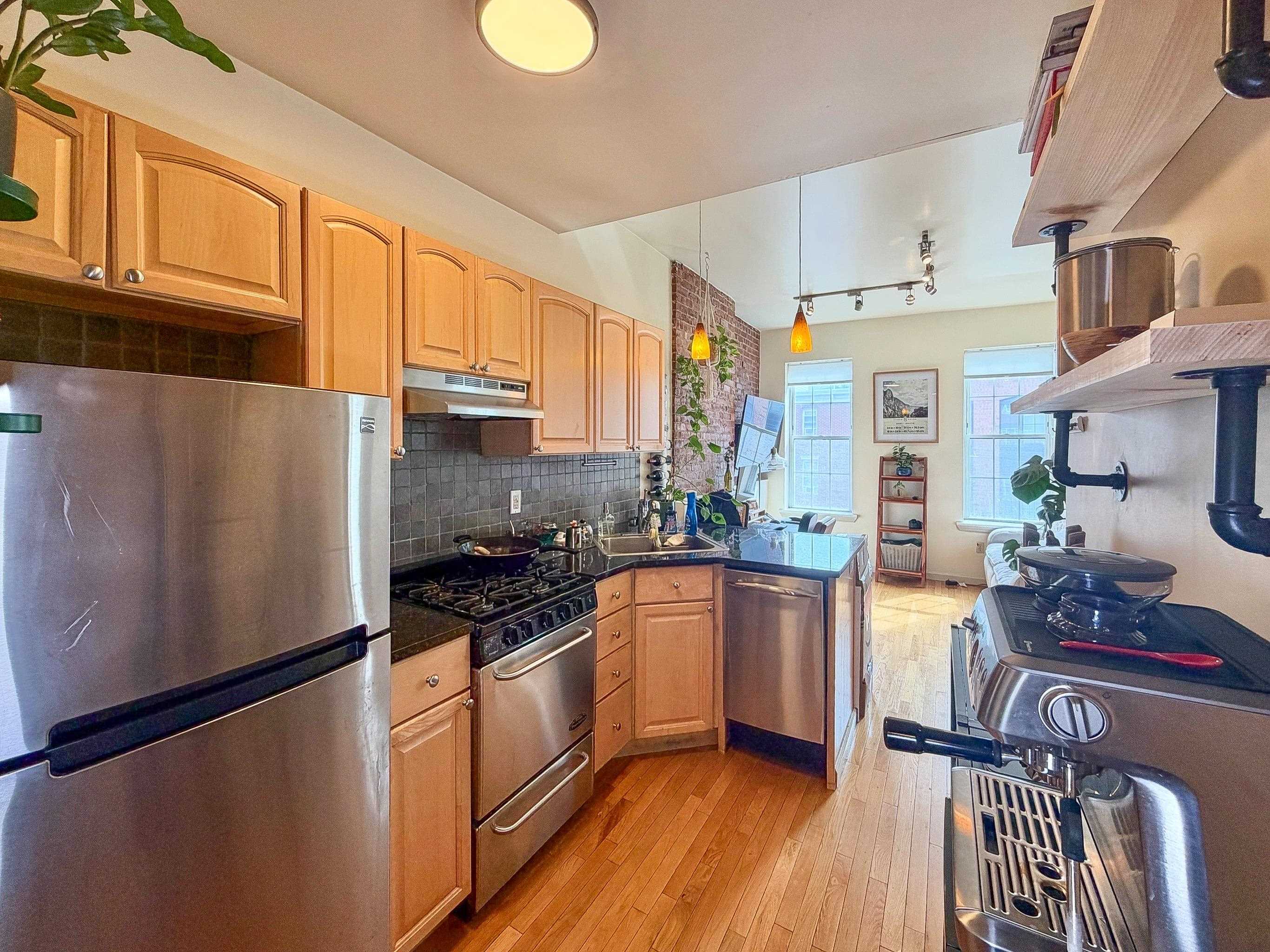 86 MONROE ST Unit: 3R