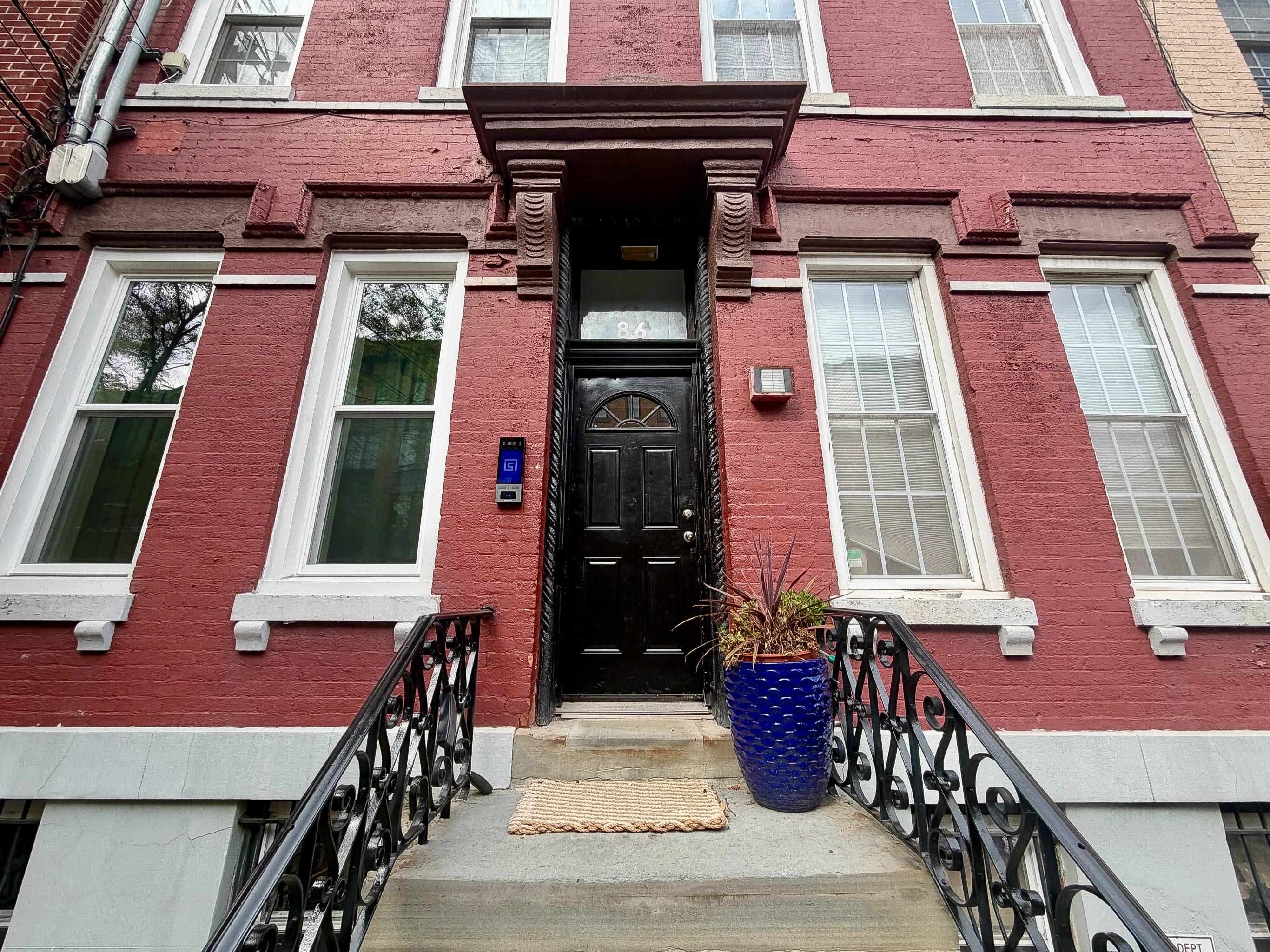 86 MONROE ST Unit: 3R