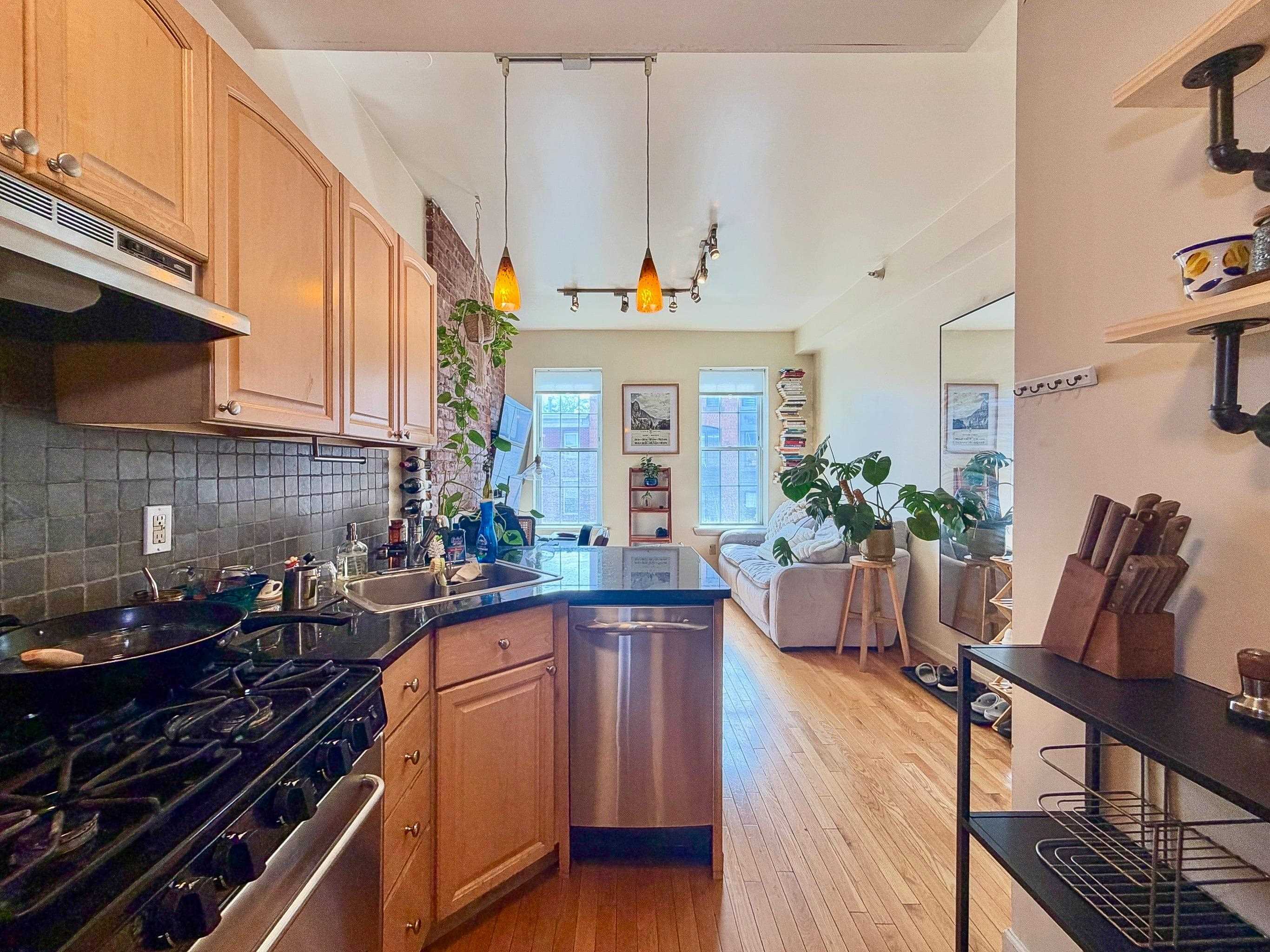 86 MONROE ST Unit: 3R