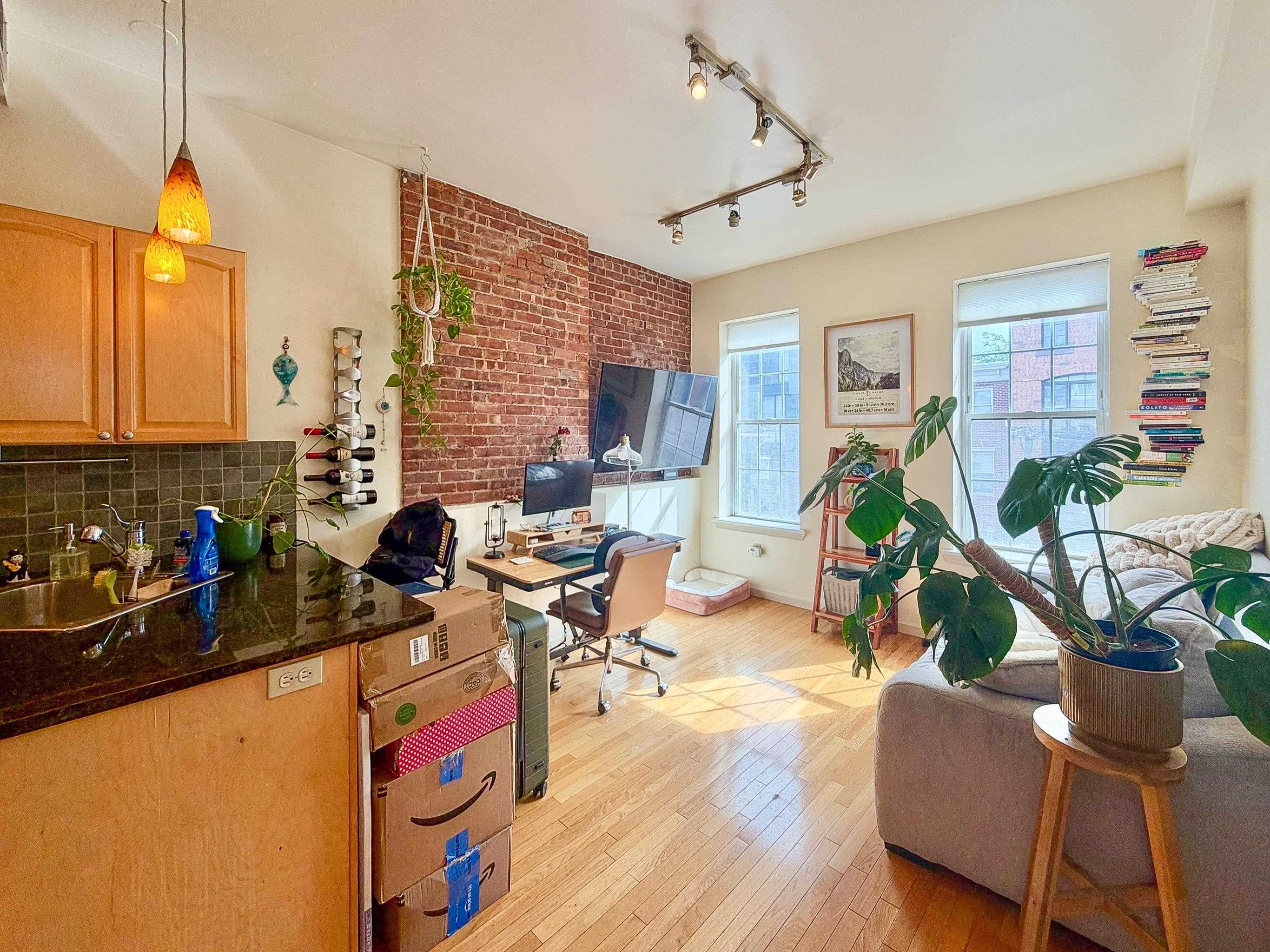 86 MONROE ST Unit: 3R