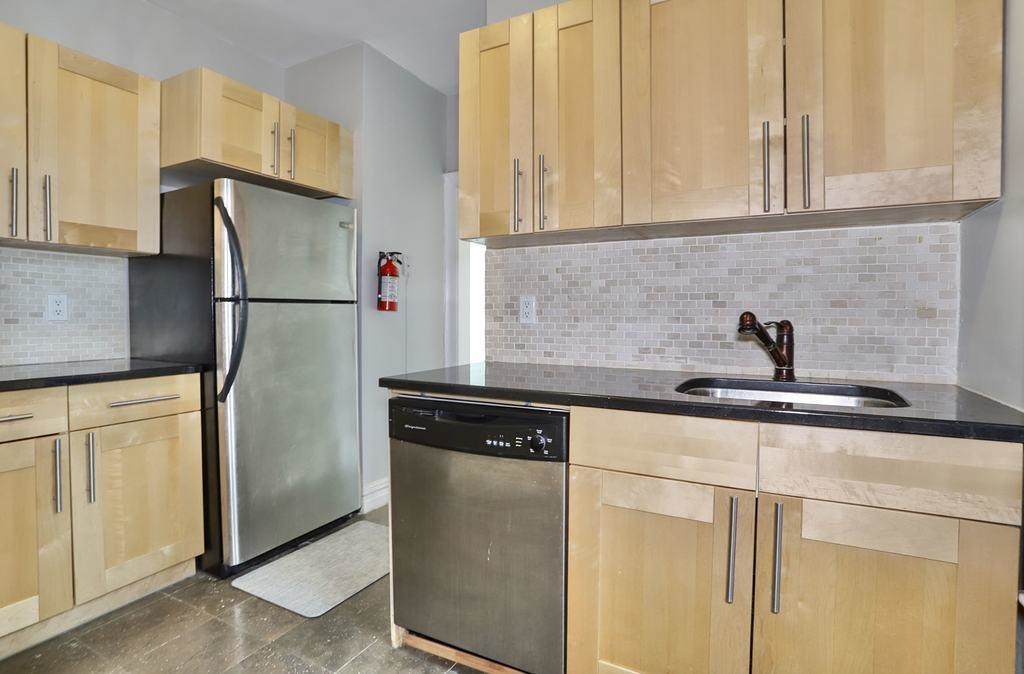 57 CORBIN AVE Unit: 21