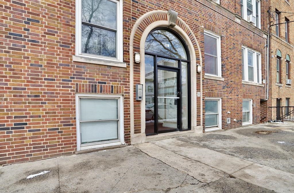 57 CORBIN AVE Unit: 21
