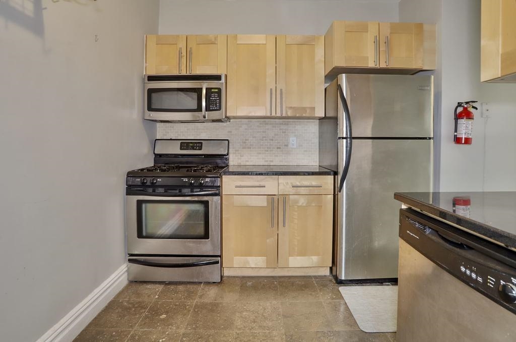 57 CORBIN AVE Unit: 21