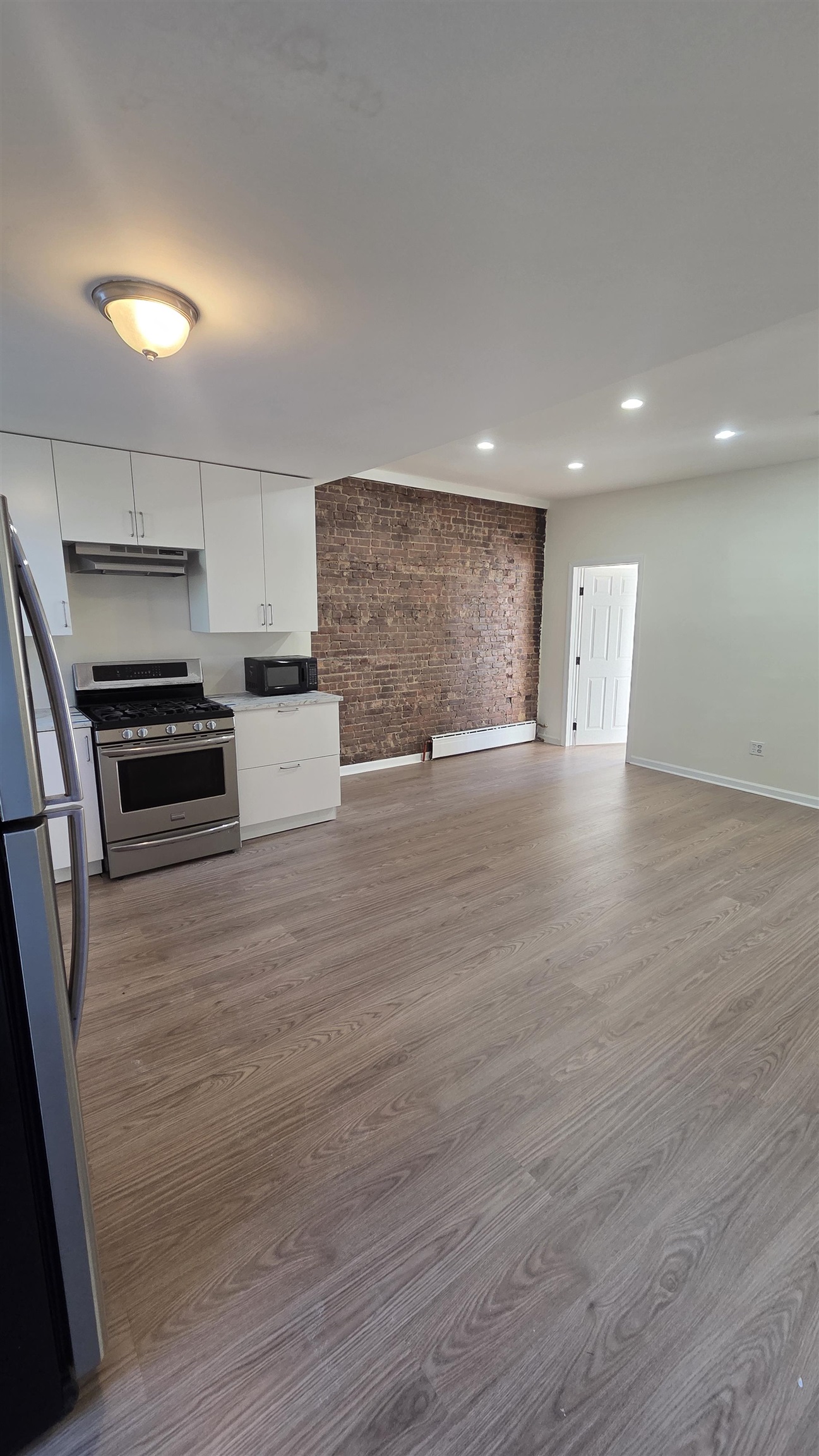 471 CENTRAL AVE Unit: 2