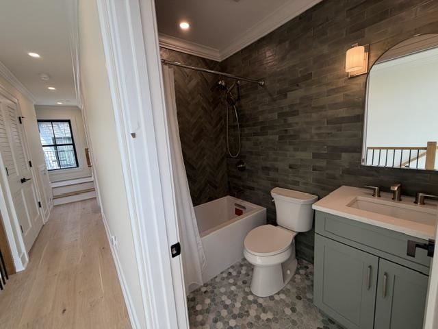 406 COURT ST Unit: 501