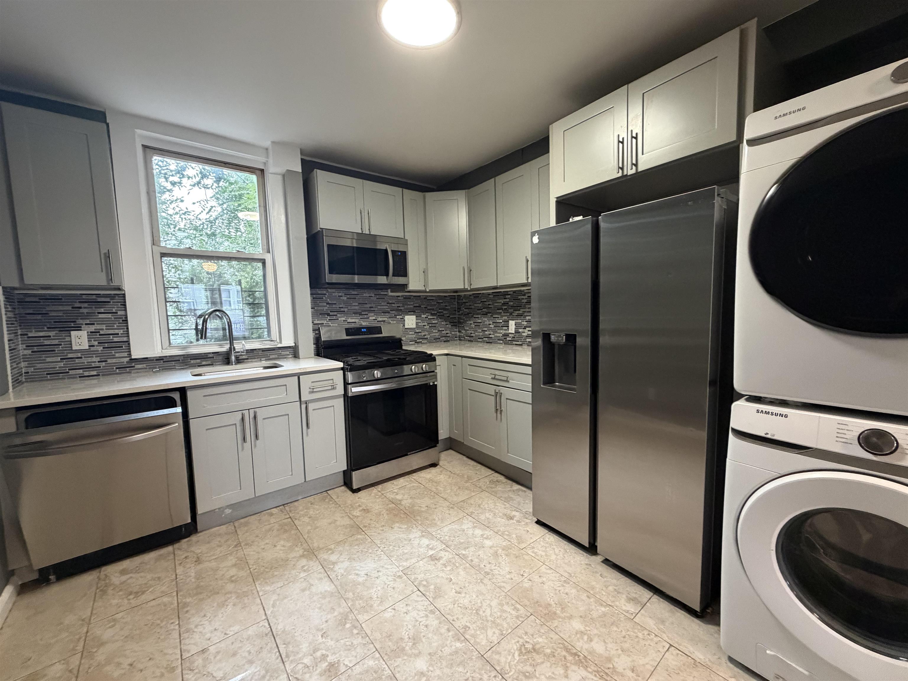 445 WEST SIDE AVE Unit: 2