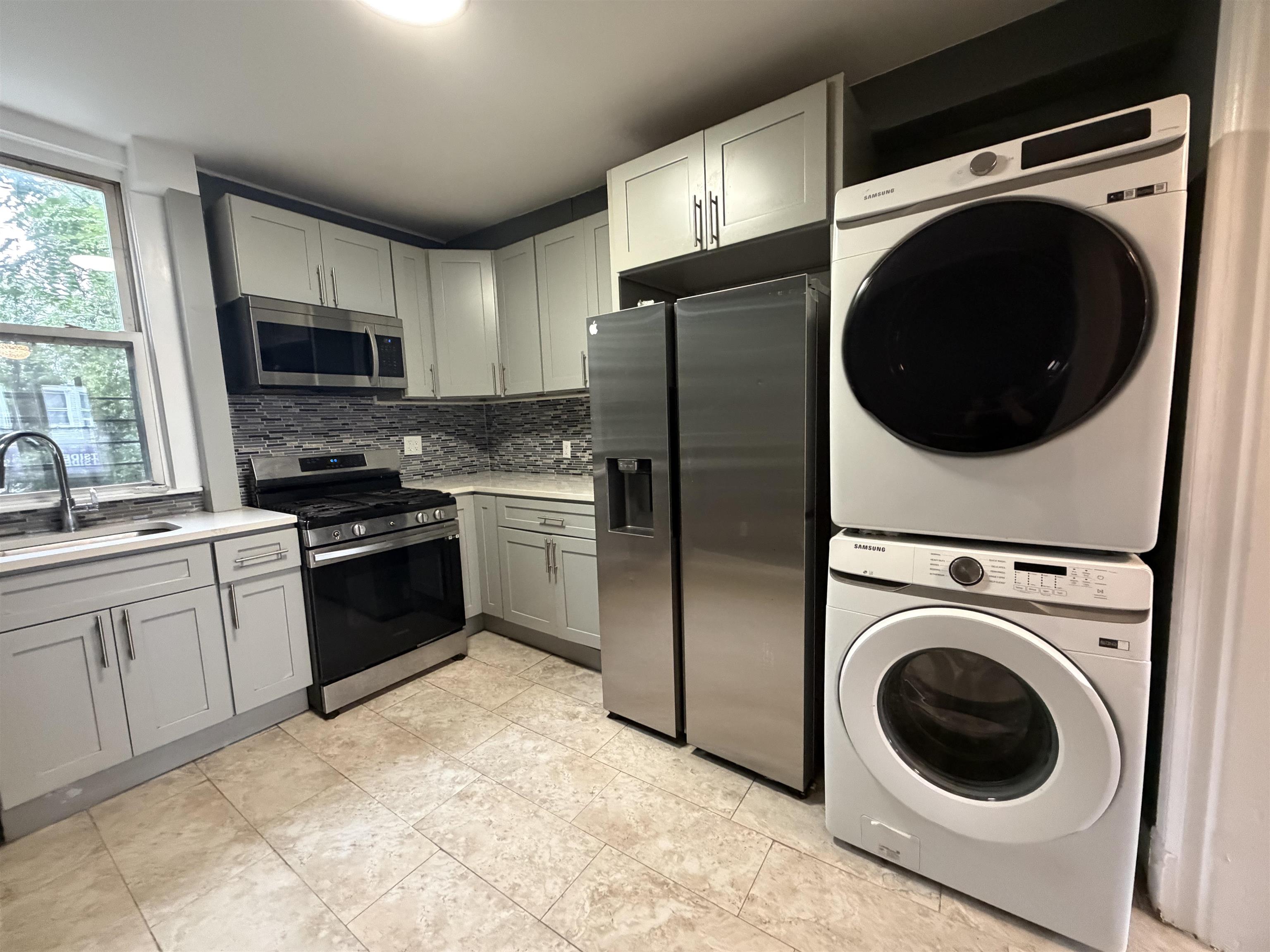 445 WEST SIDE AVE Unit: 2
