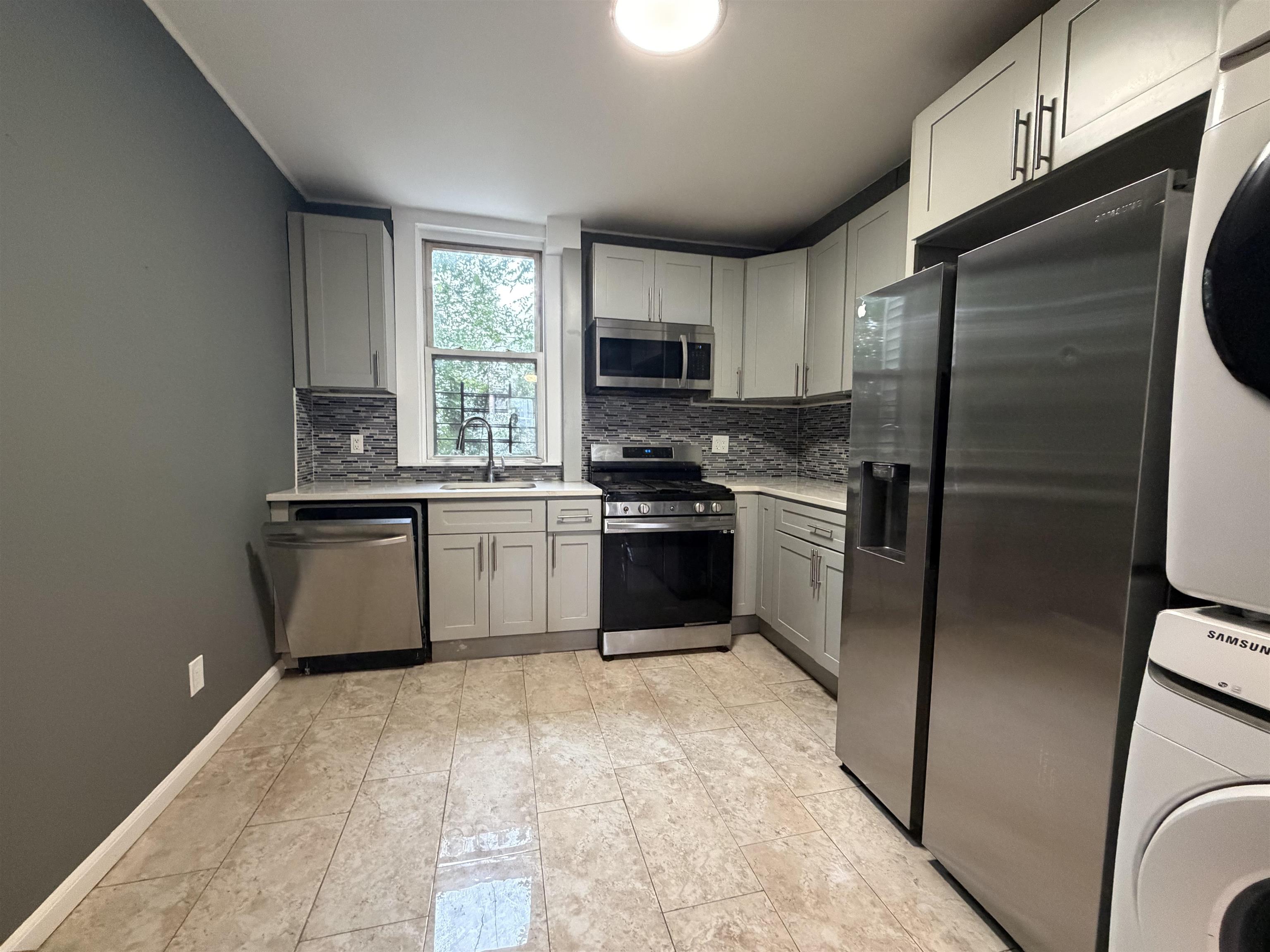 445 WEST SIDE AVE Unit: 2