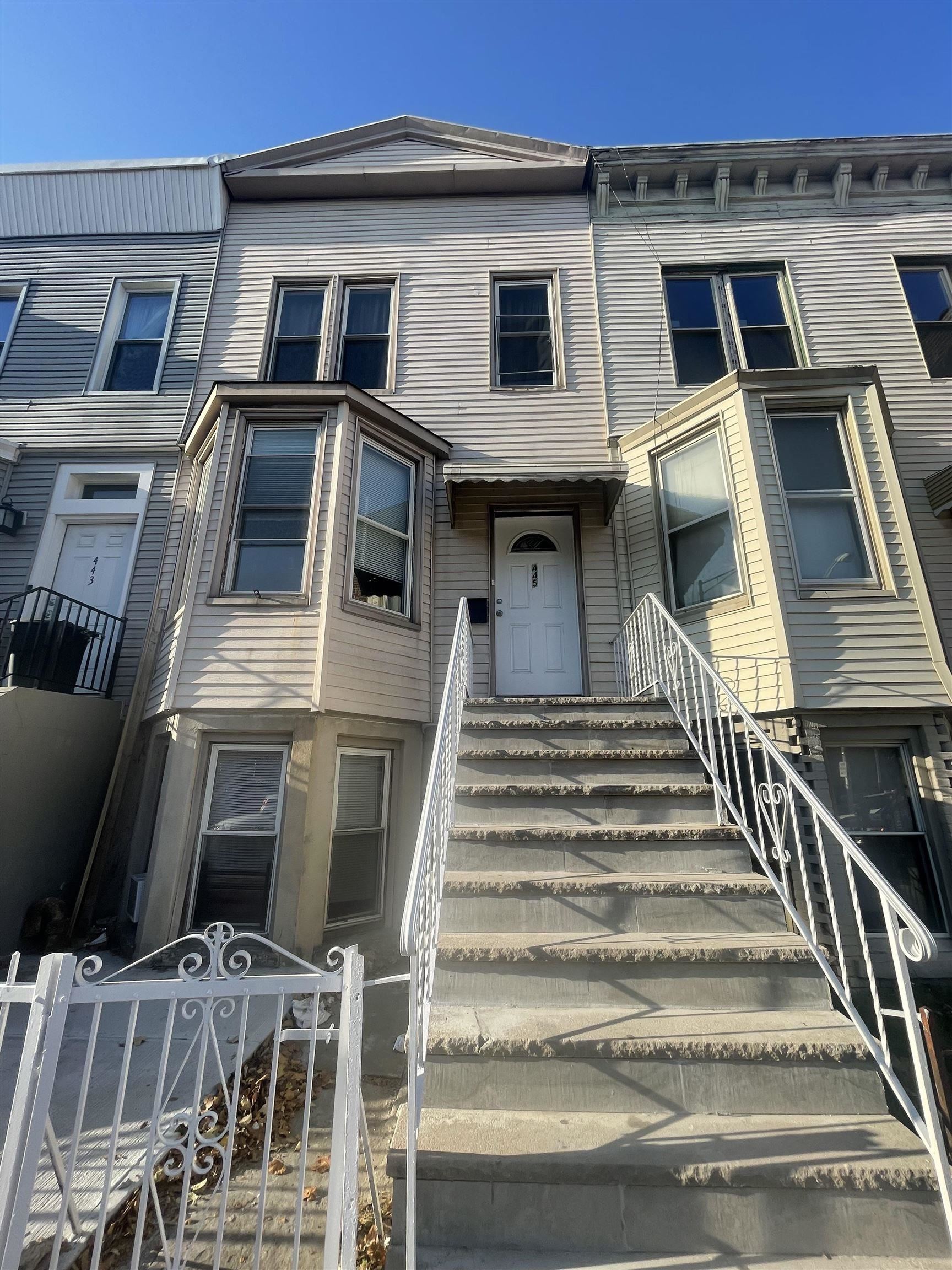 445 WEST SIDE AVE Unit: 2