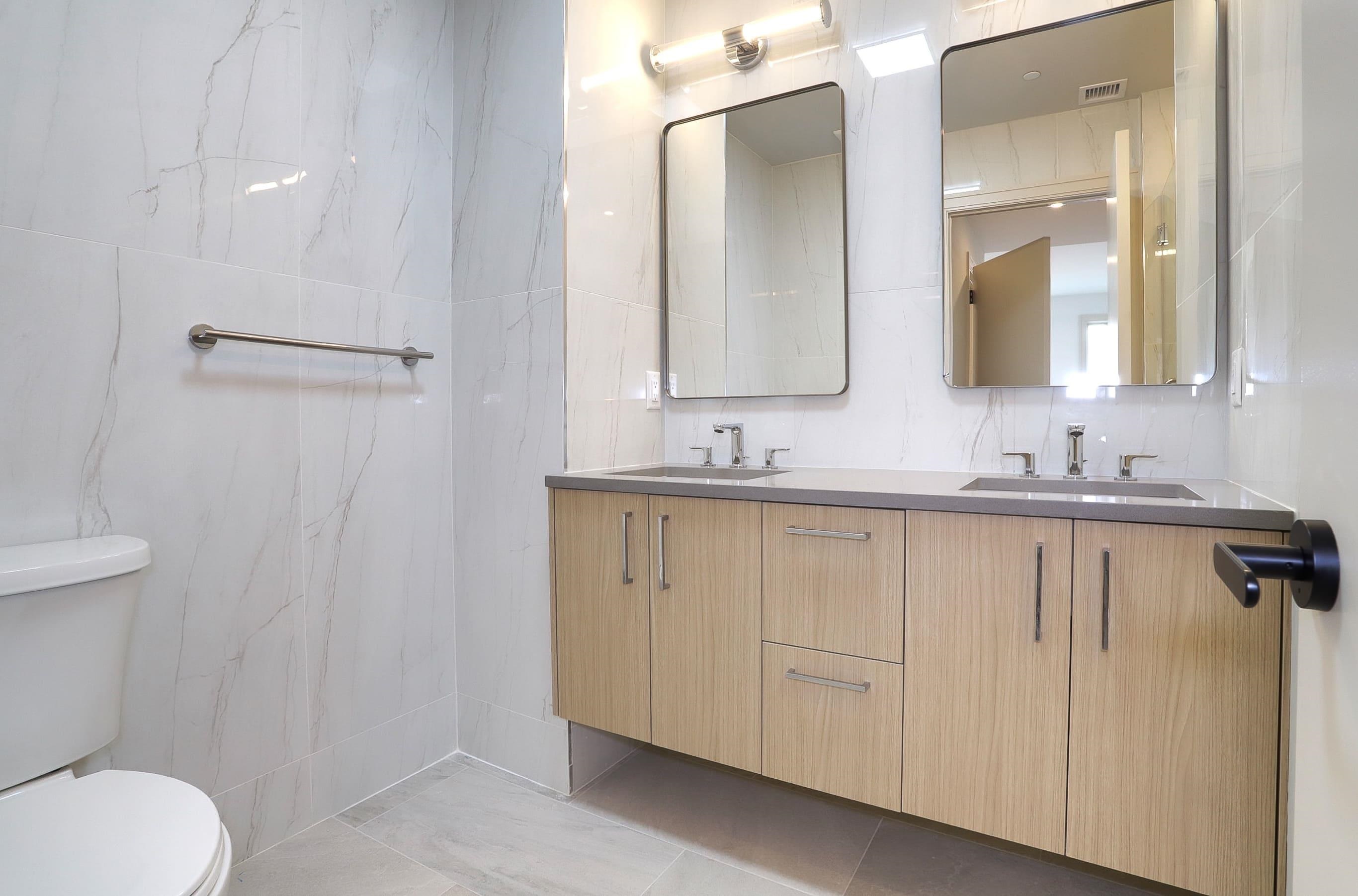 921 MADISON ST Unit: 306