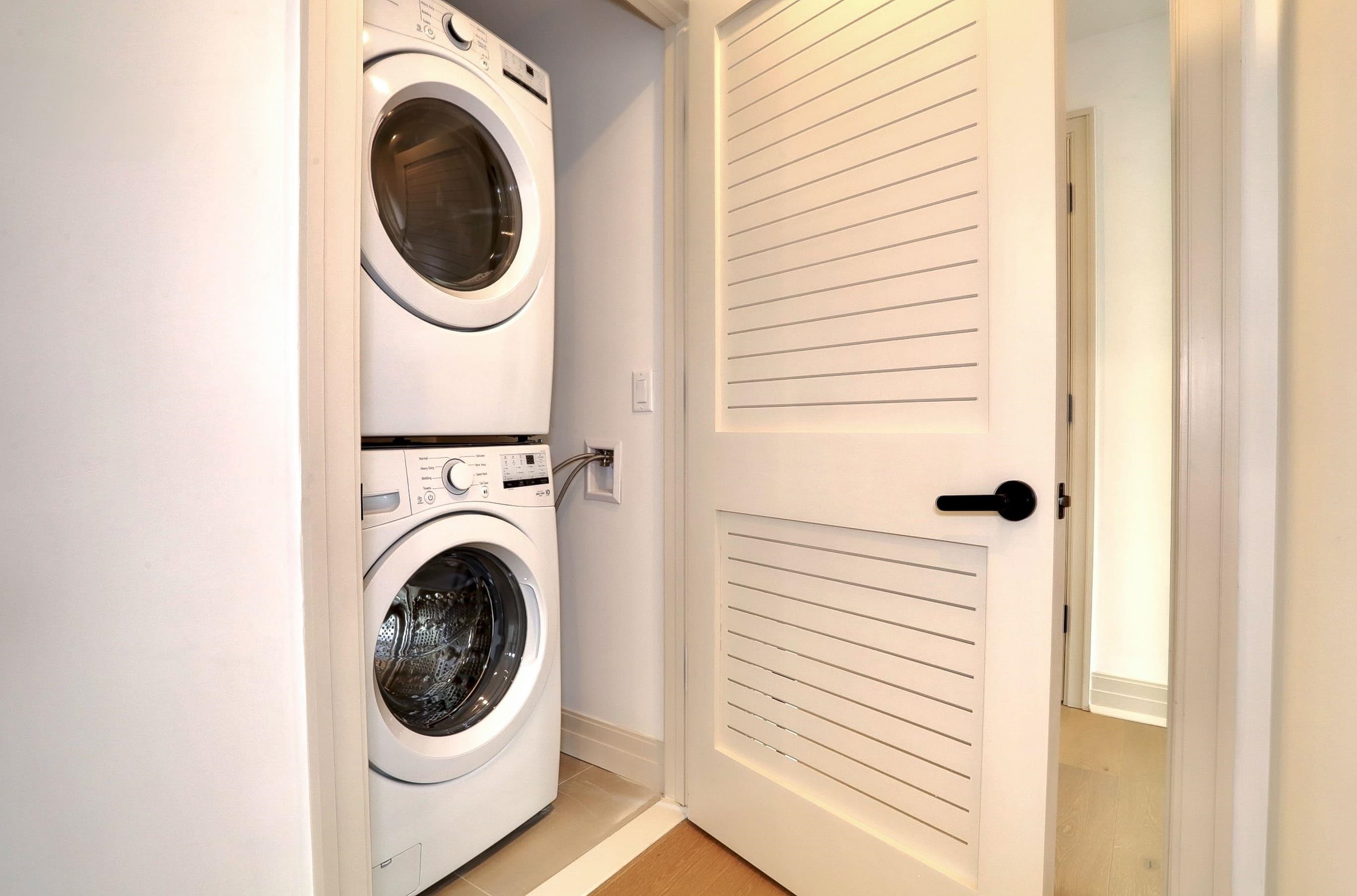 921 MADISON ST Unit: 306
