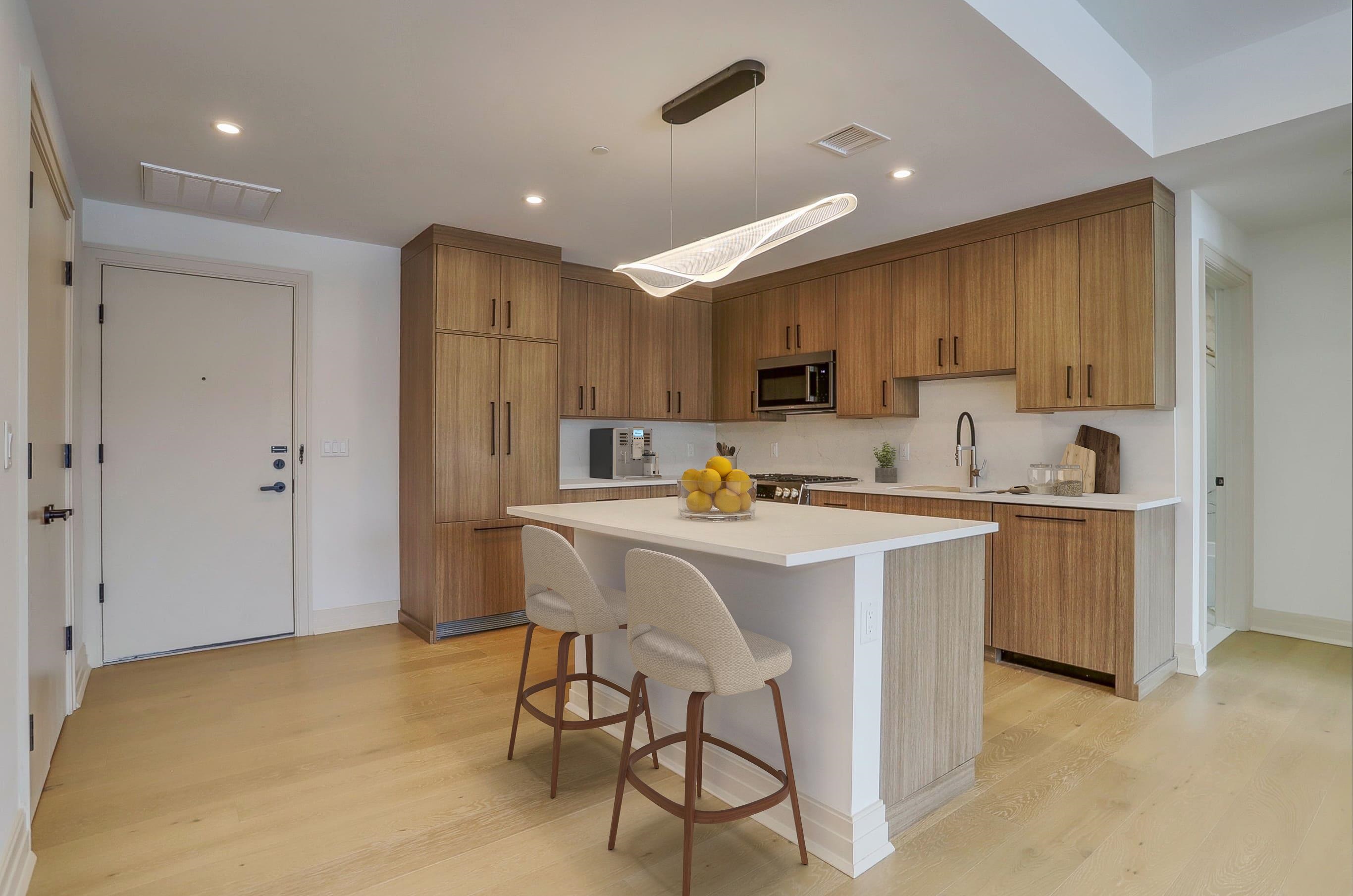 921 MADISON ST Unit: 608