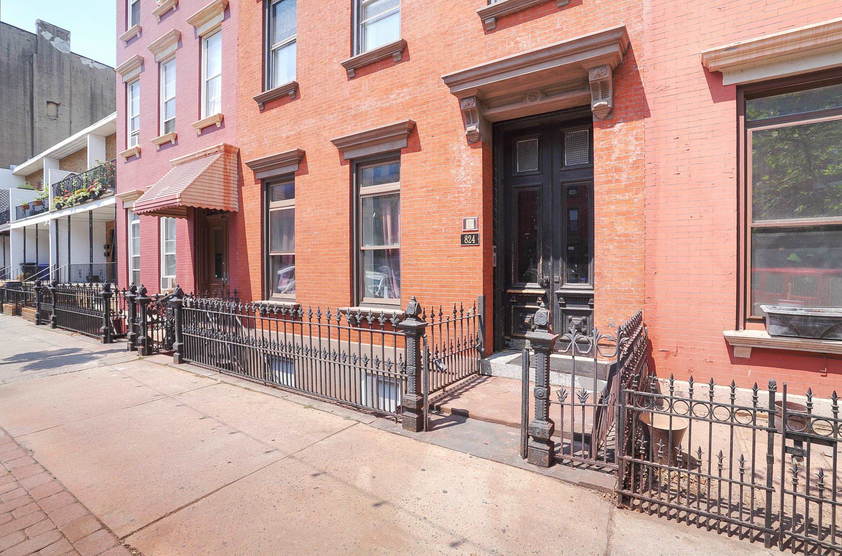 824 WASHINGTON ST Unit: 2