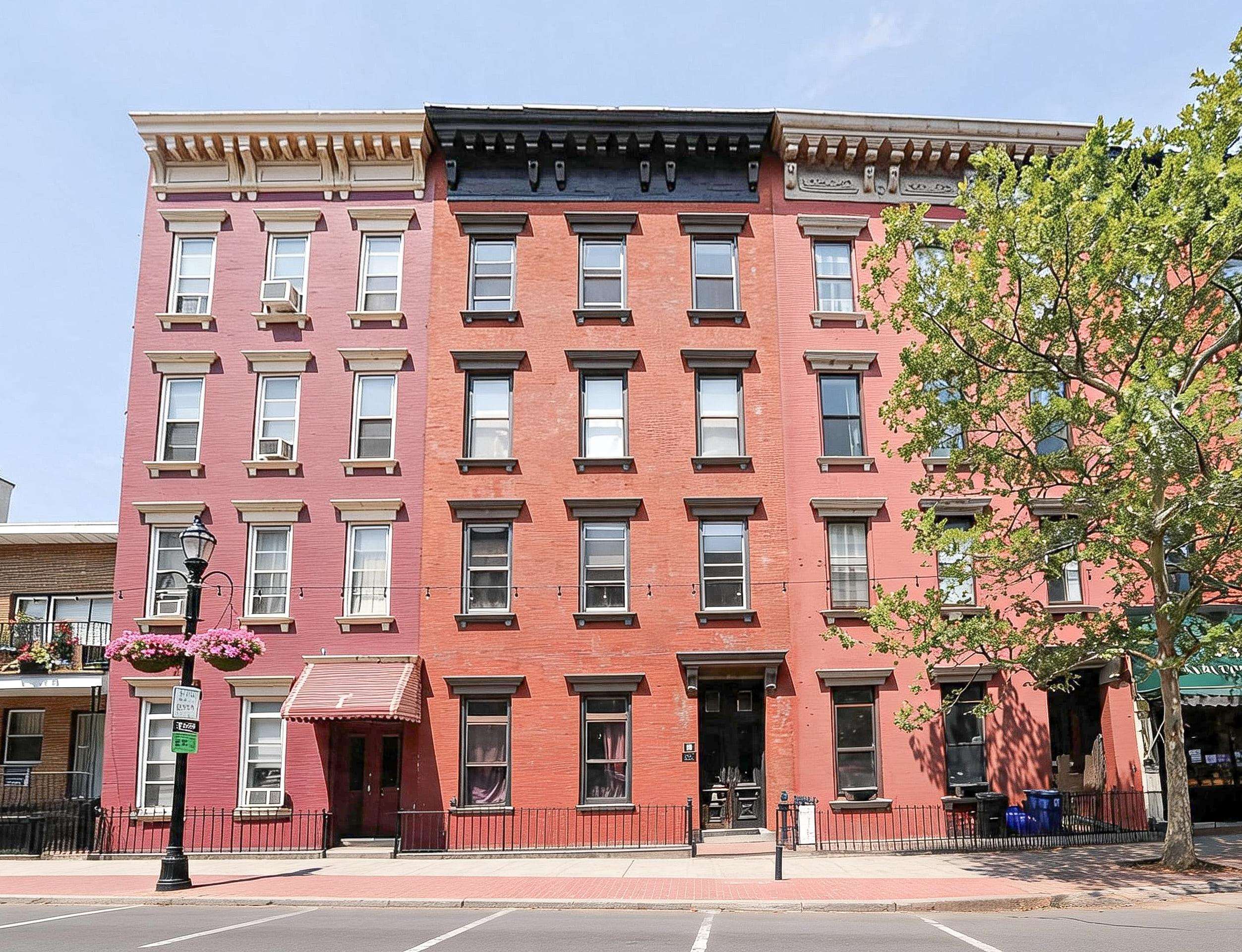 824 WASHINGTON ST Unit: 2