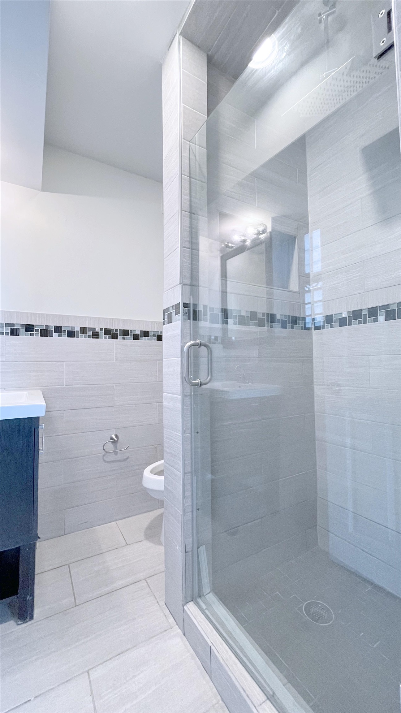 54 LAIDLAW AVE Unit: 1