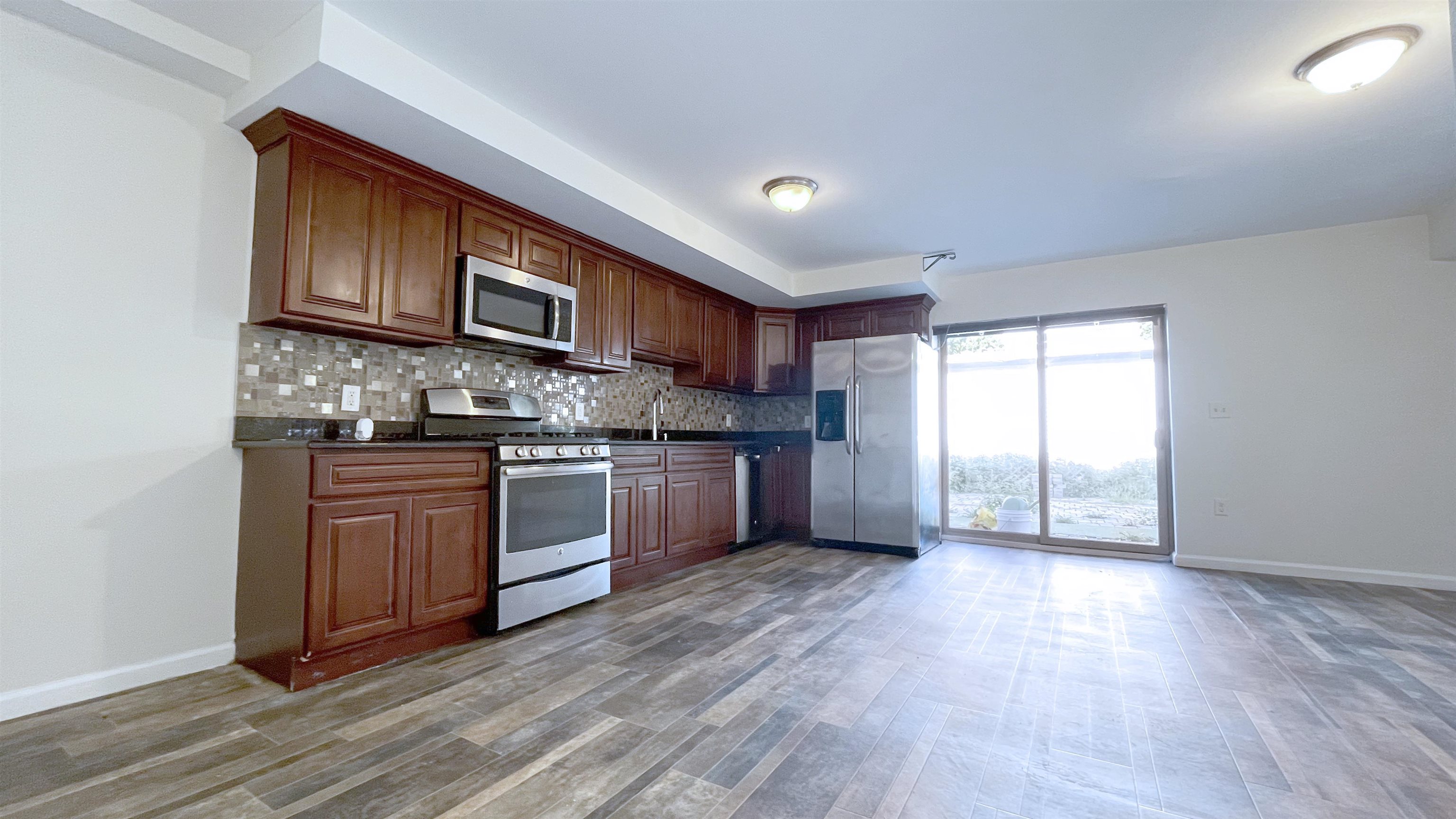 54 LAIDLAW AVE Unit: 1