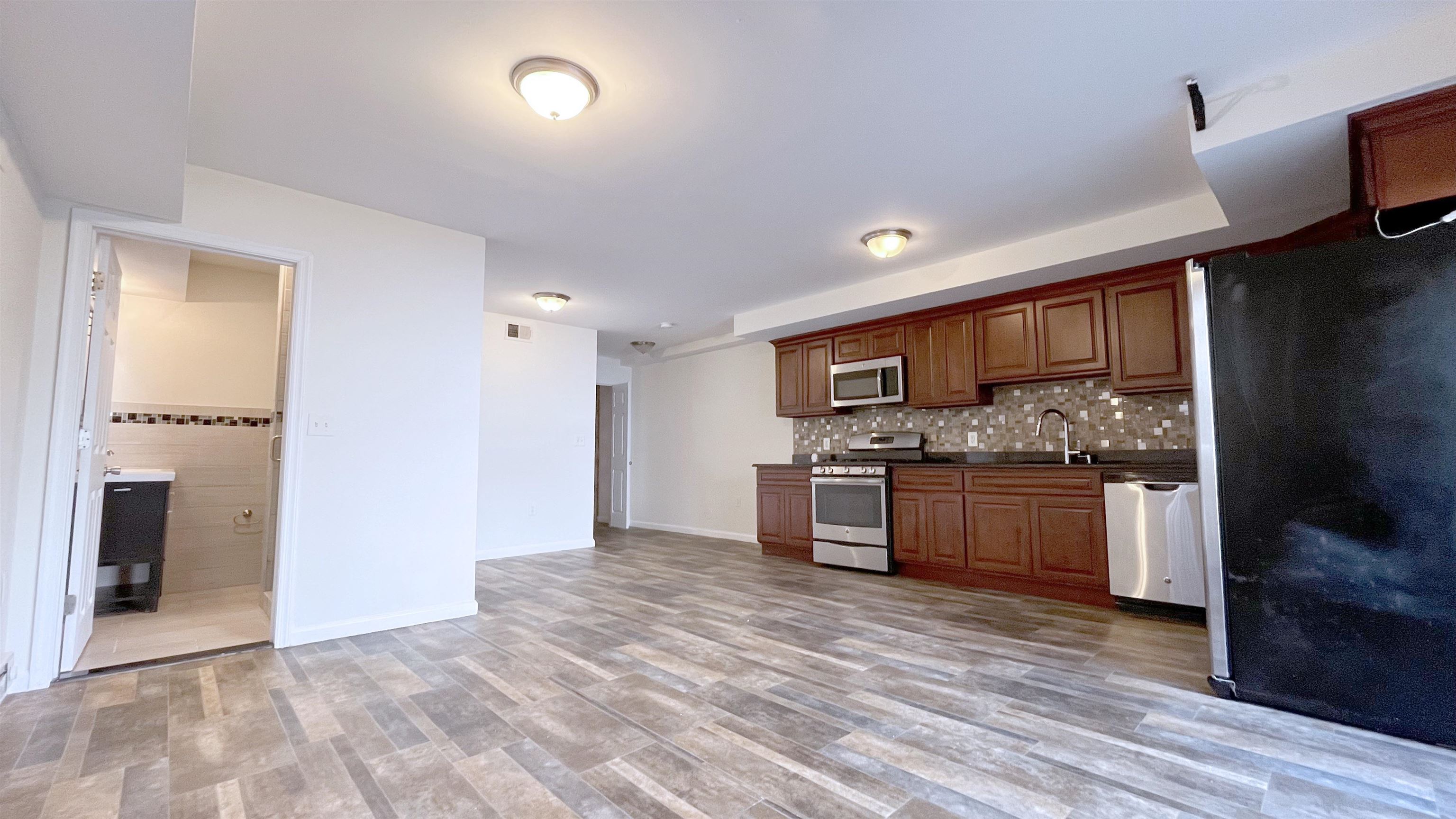 54 LAIDLAW AVE Unit: 1