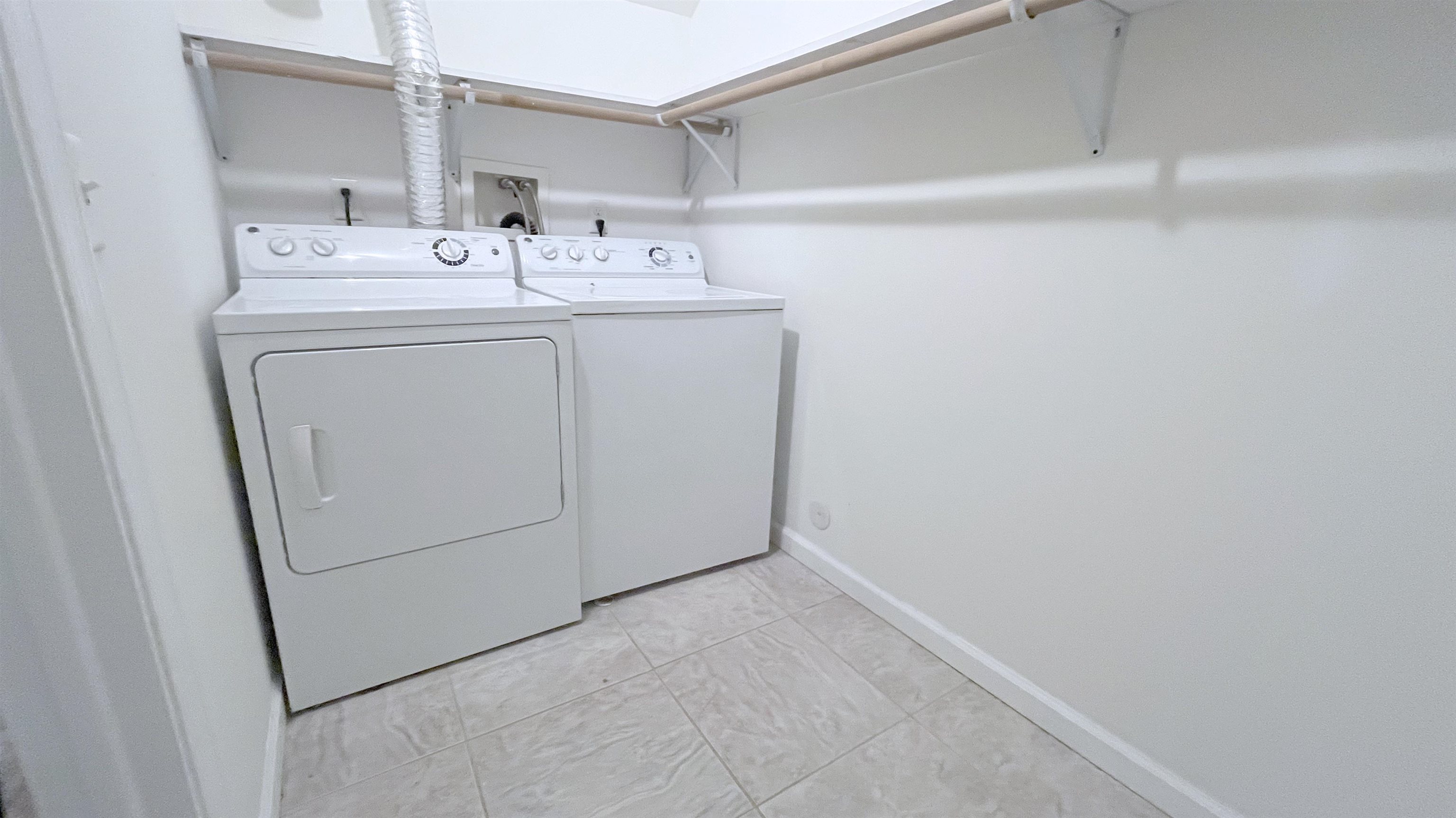 54 LAIDLAW AVE Unit: 1