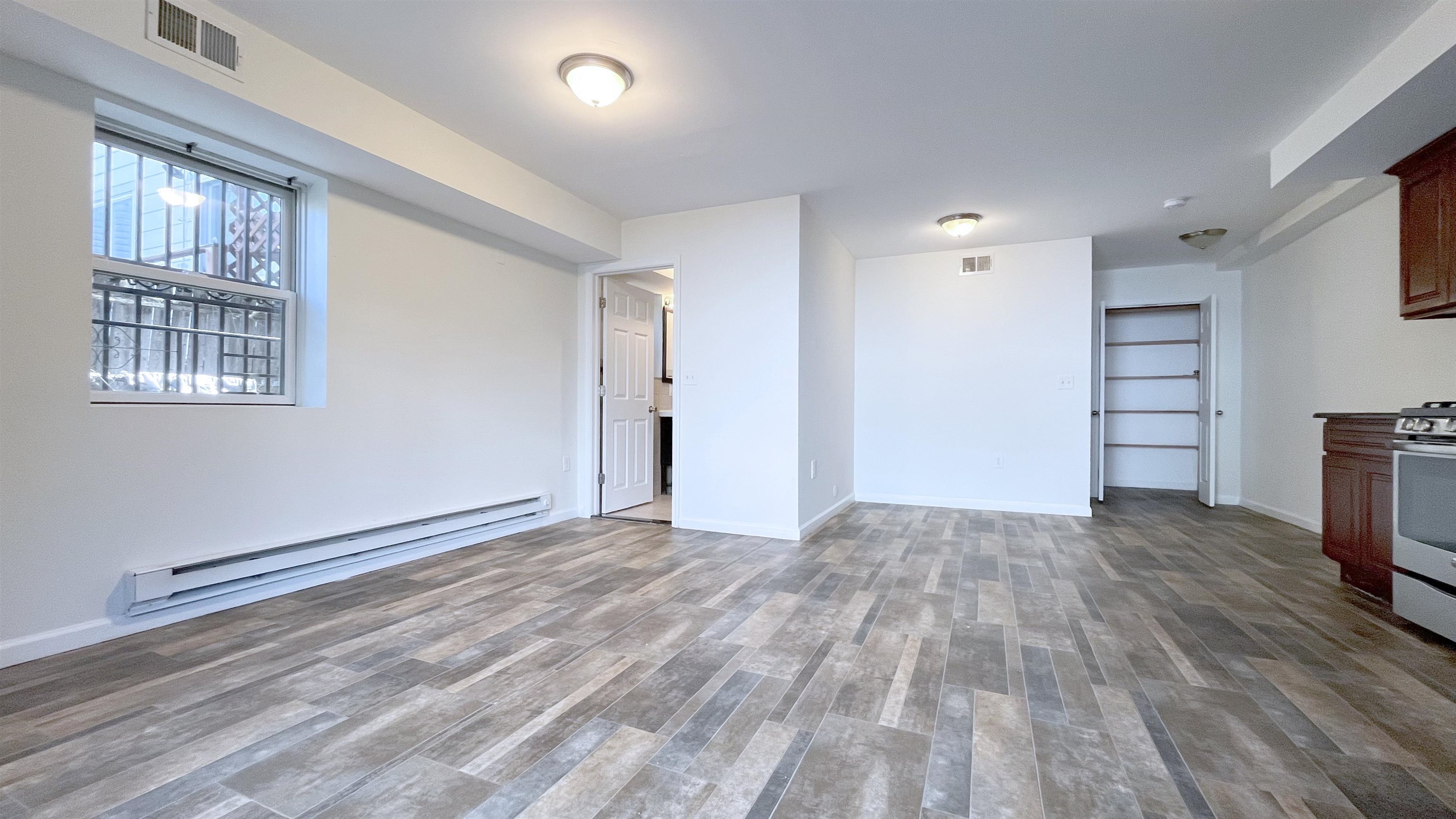 54 LAIDLAW AVE Unit: 1
