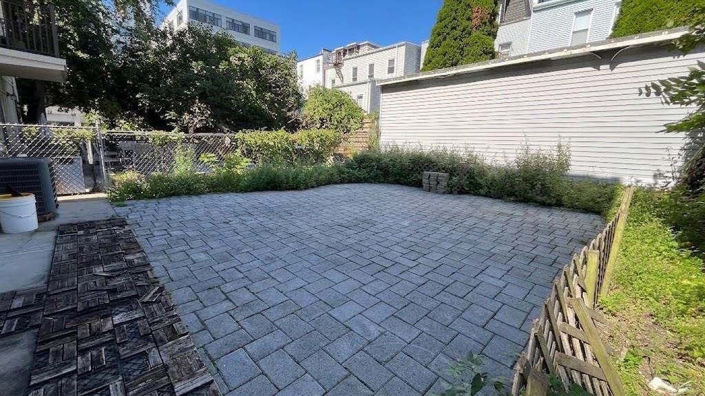 54 LAIDLAW AVE Unit: 1