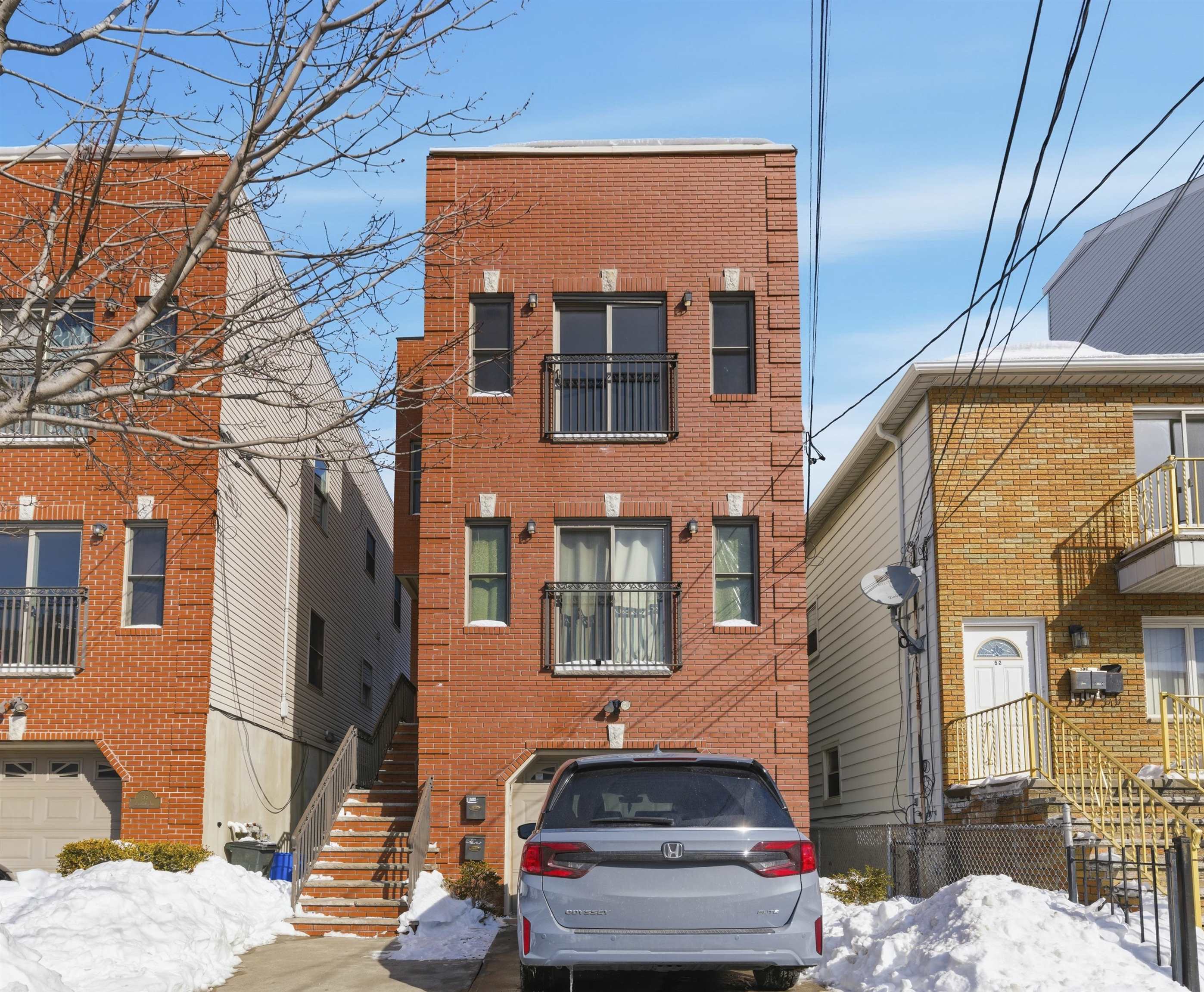 54 LAIDLAW AVE Unit: 1