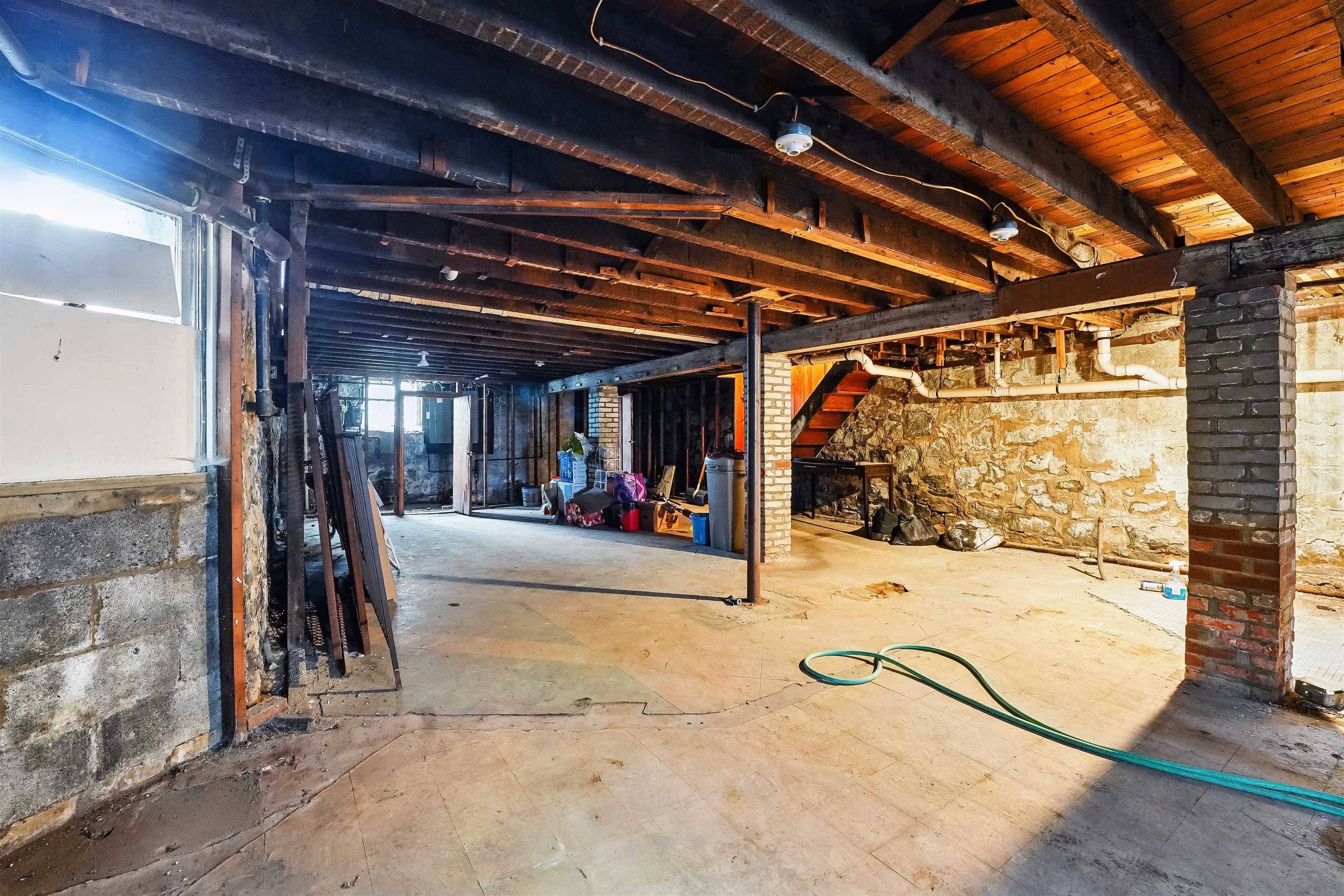 104 HIGHPOINT AVE