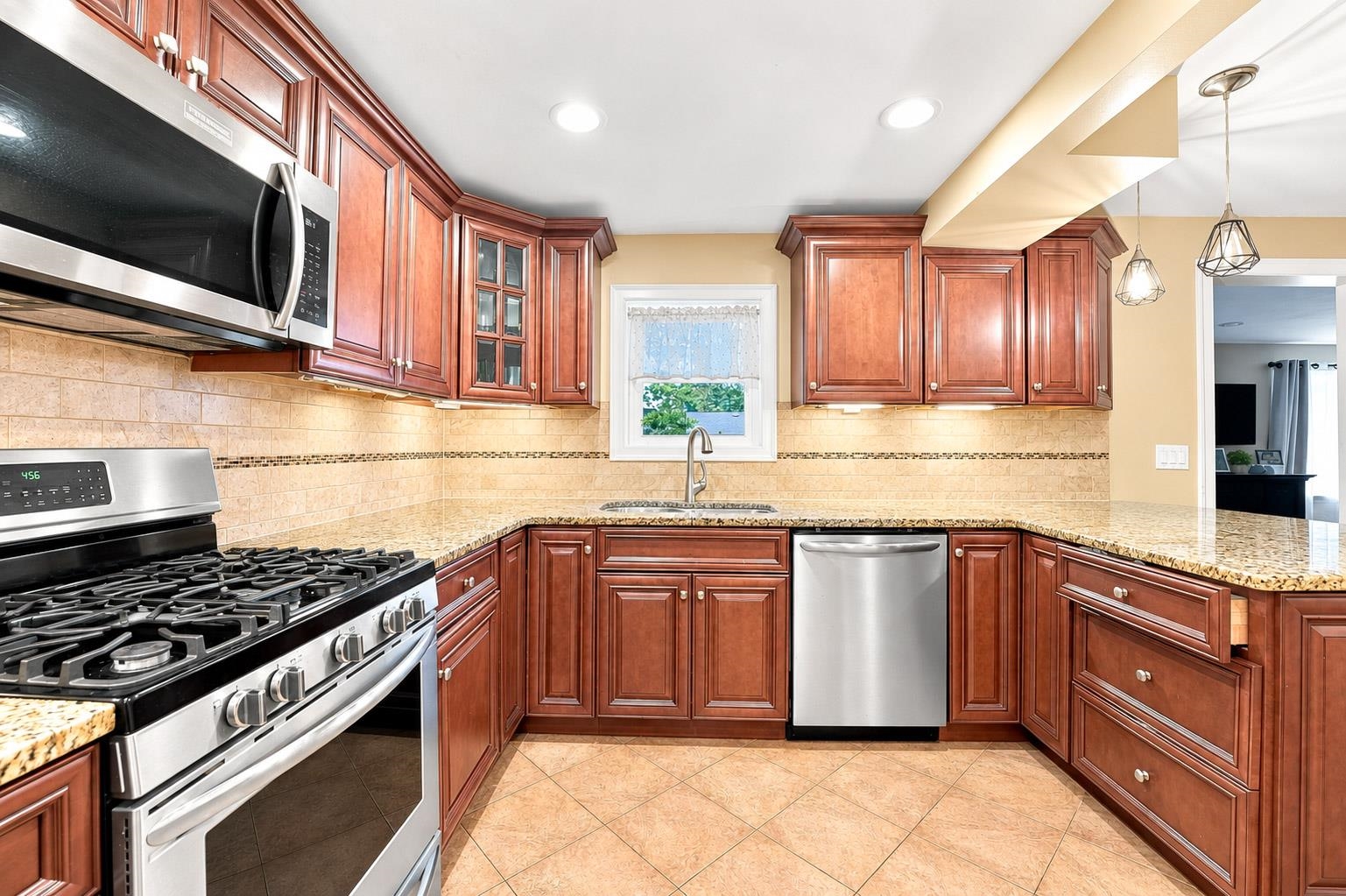 818 RIDGE RD